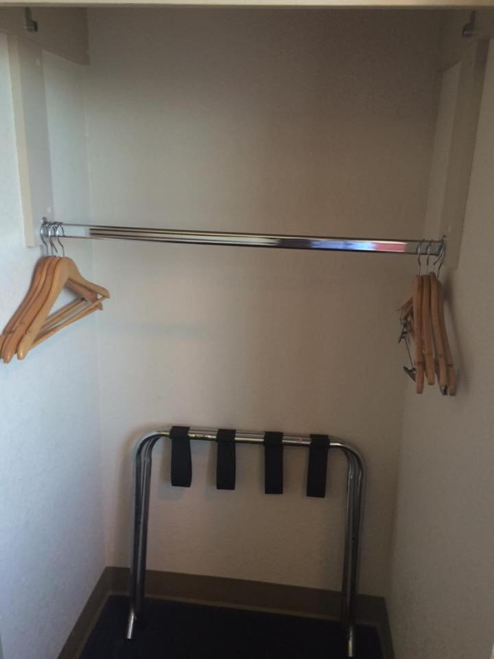 Queen Room with Two Queen Beds - Disability Access - Photo 4