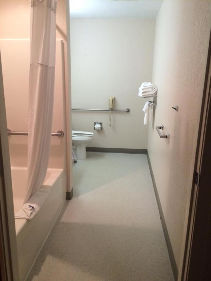 Queen Room with Two Queen Beds - Disability Access - Photo 6
