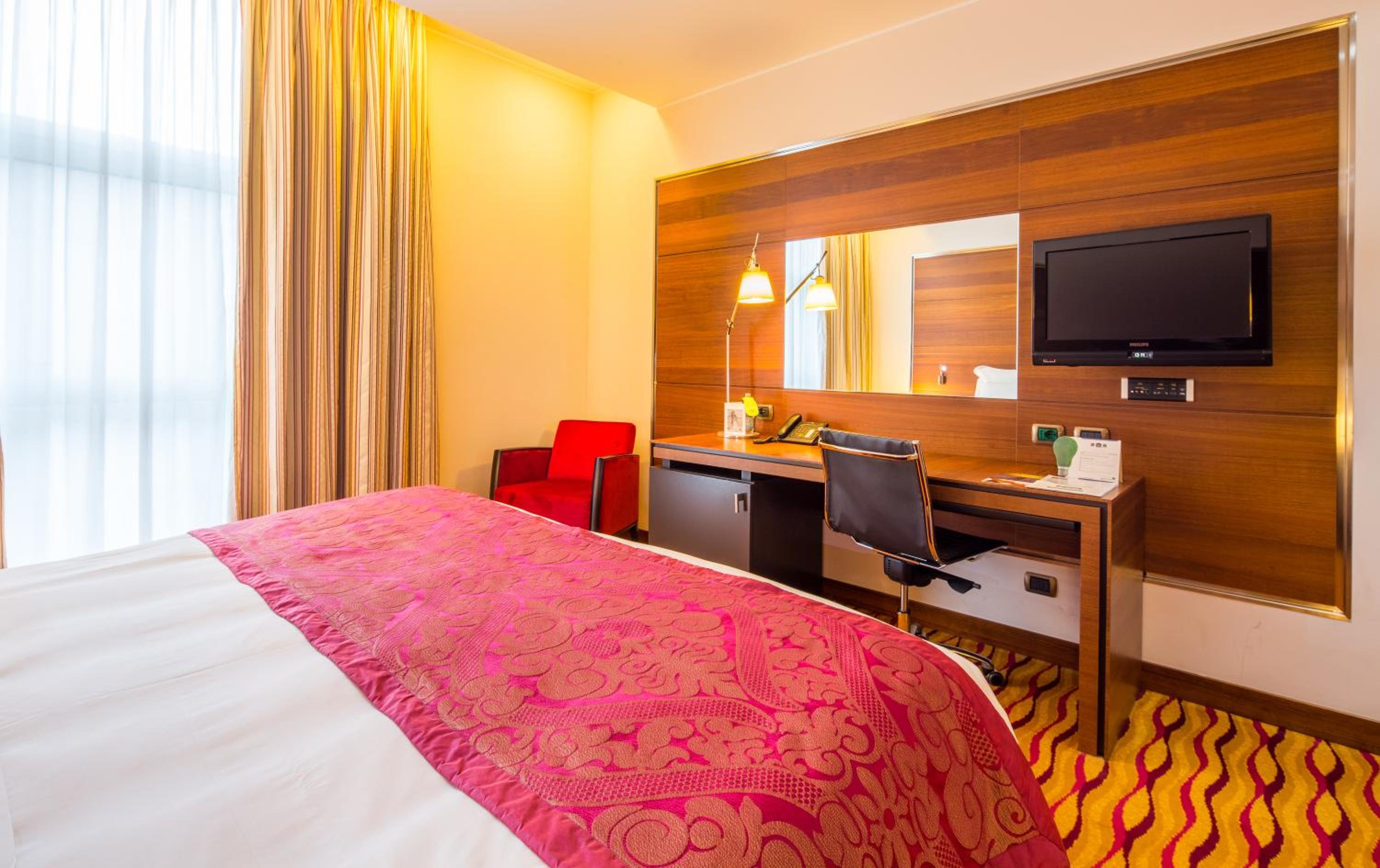 Classic King Room - Photo 9