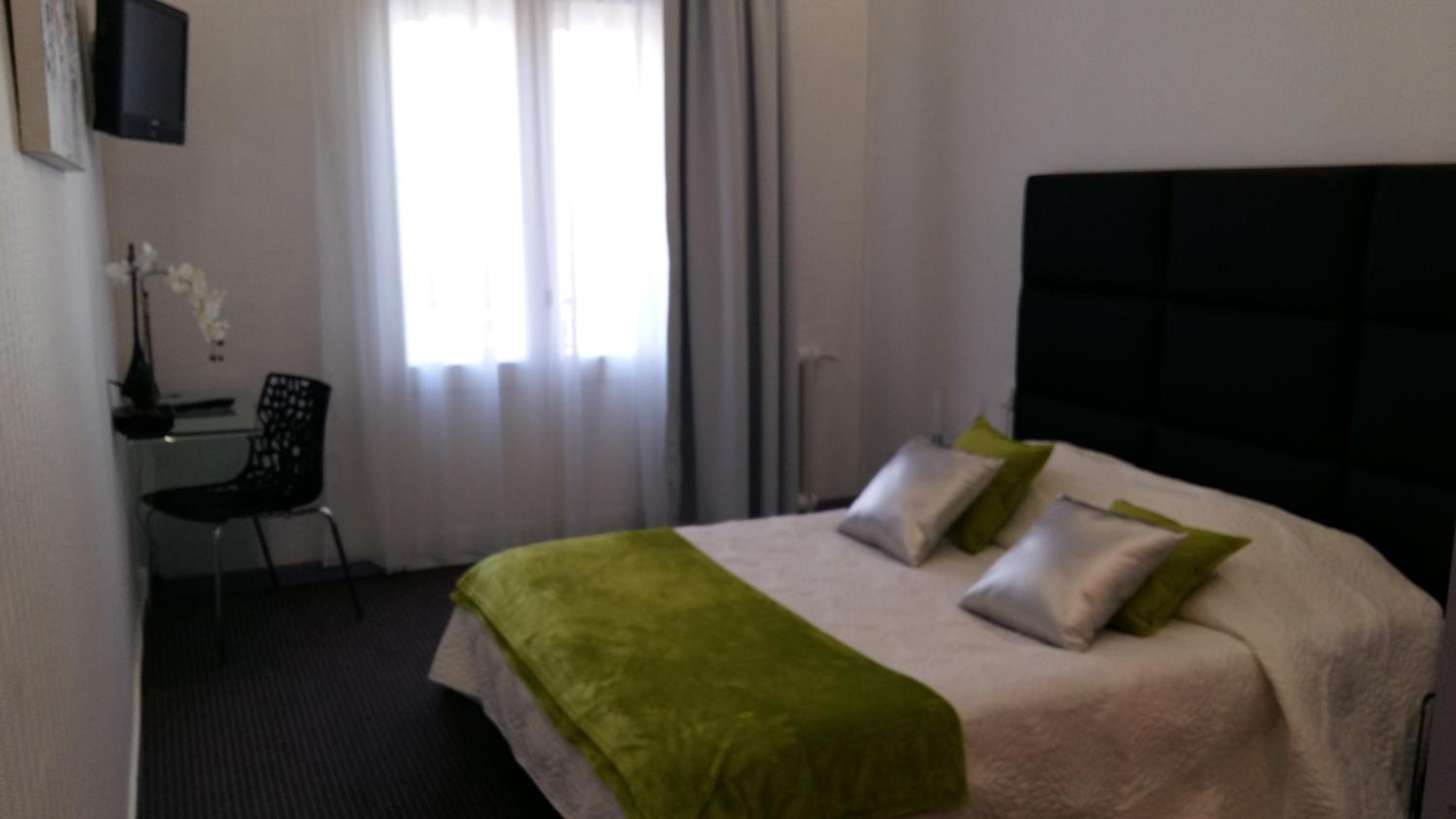 Superior Double Room with Shower - Photo 1