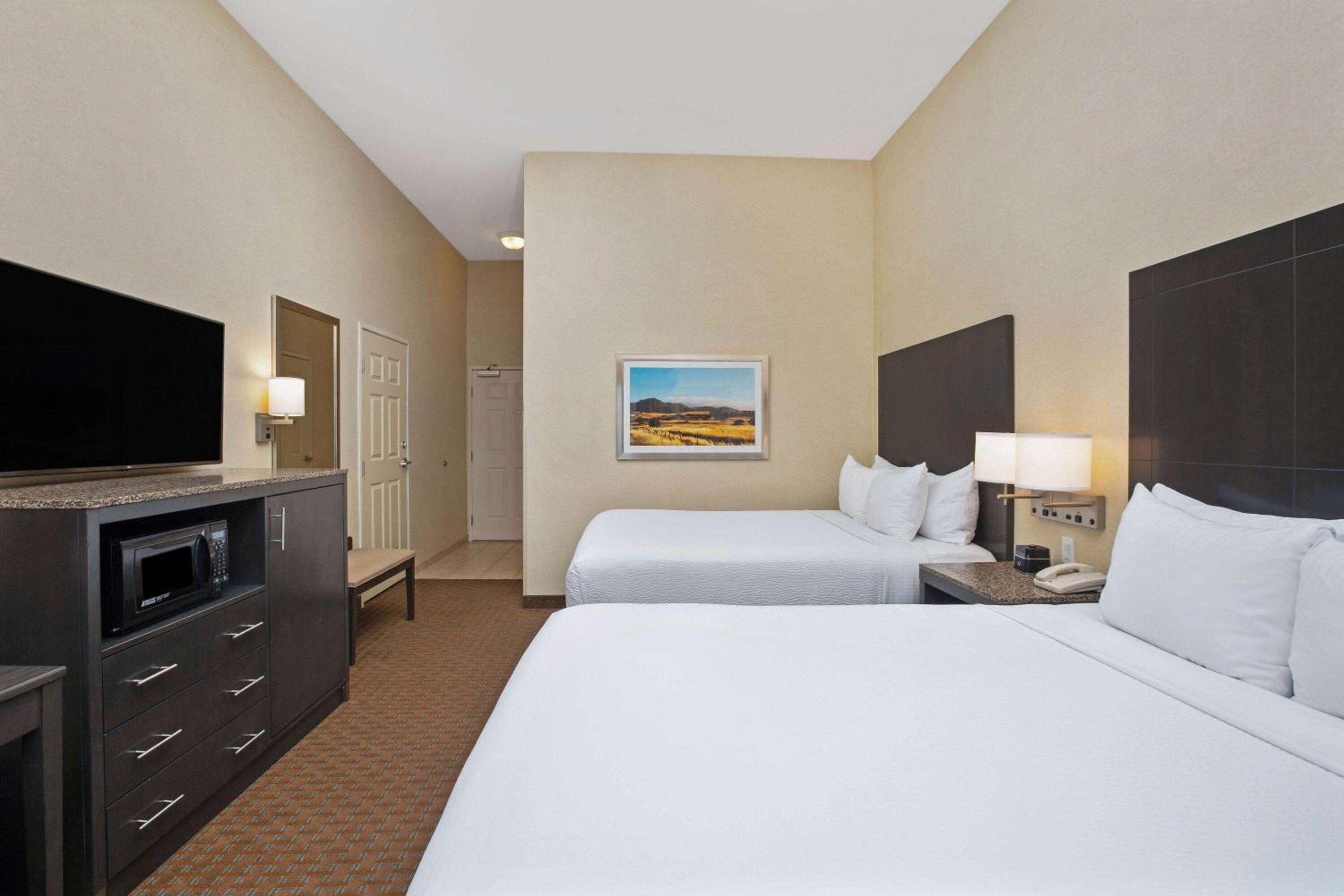 Deluxe Queen Room with Two Queen Beds - Photo 2
