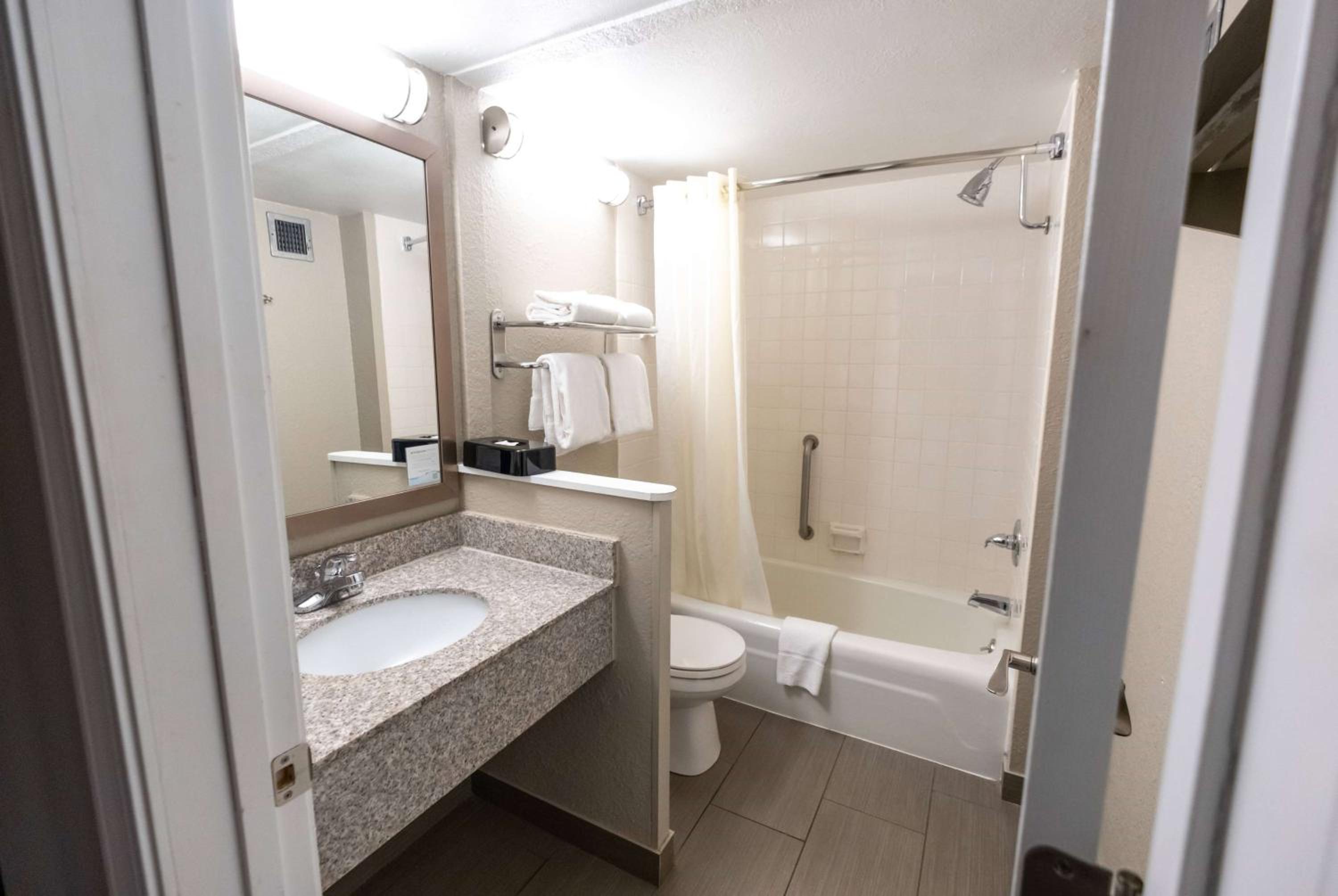 Double Room with Two Double Beds - Non-Smoking photo 3