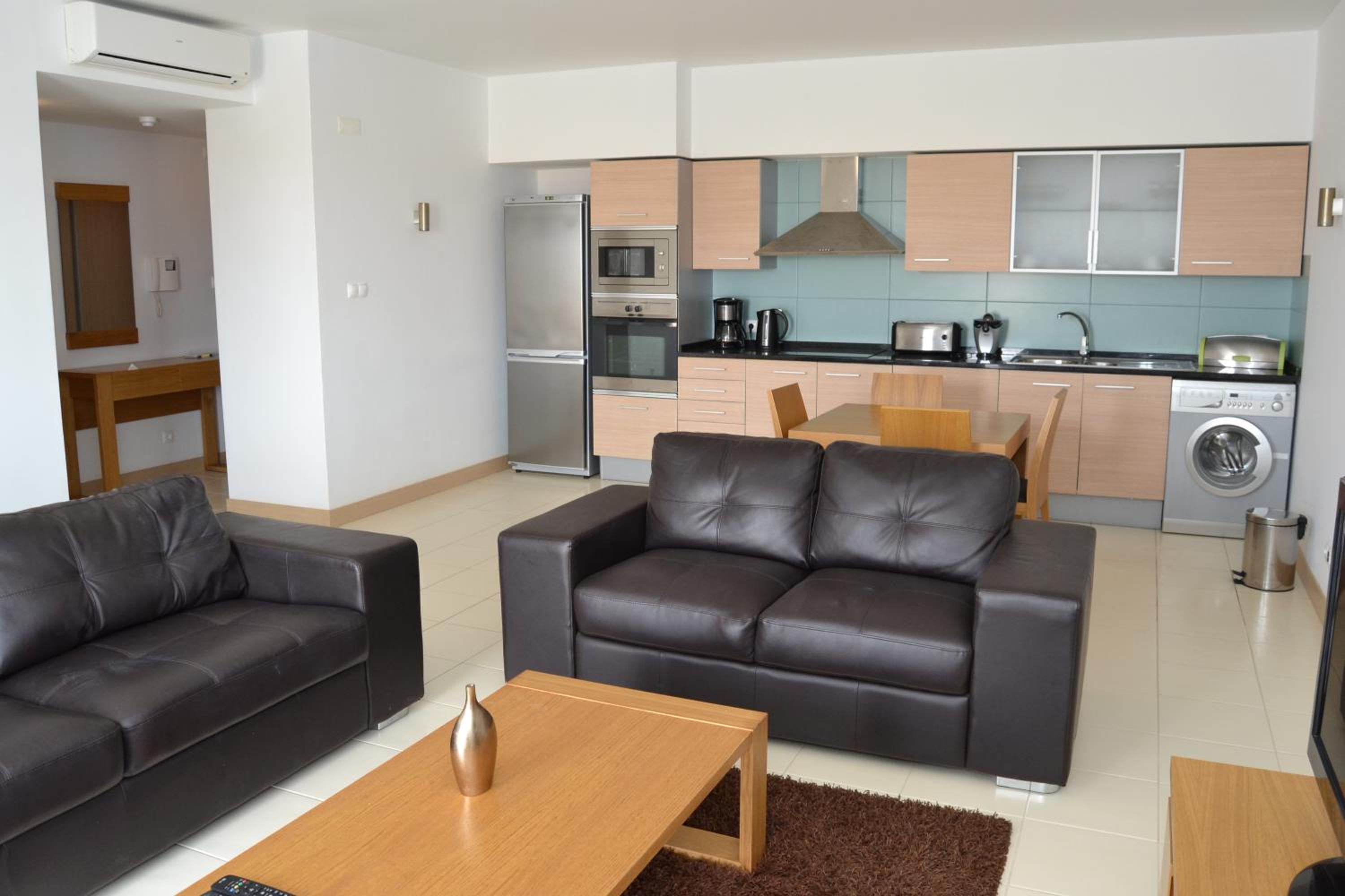 Standard One-Bedroom Apartment (3 Adults + 1 Child) photo 3