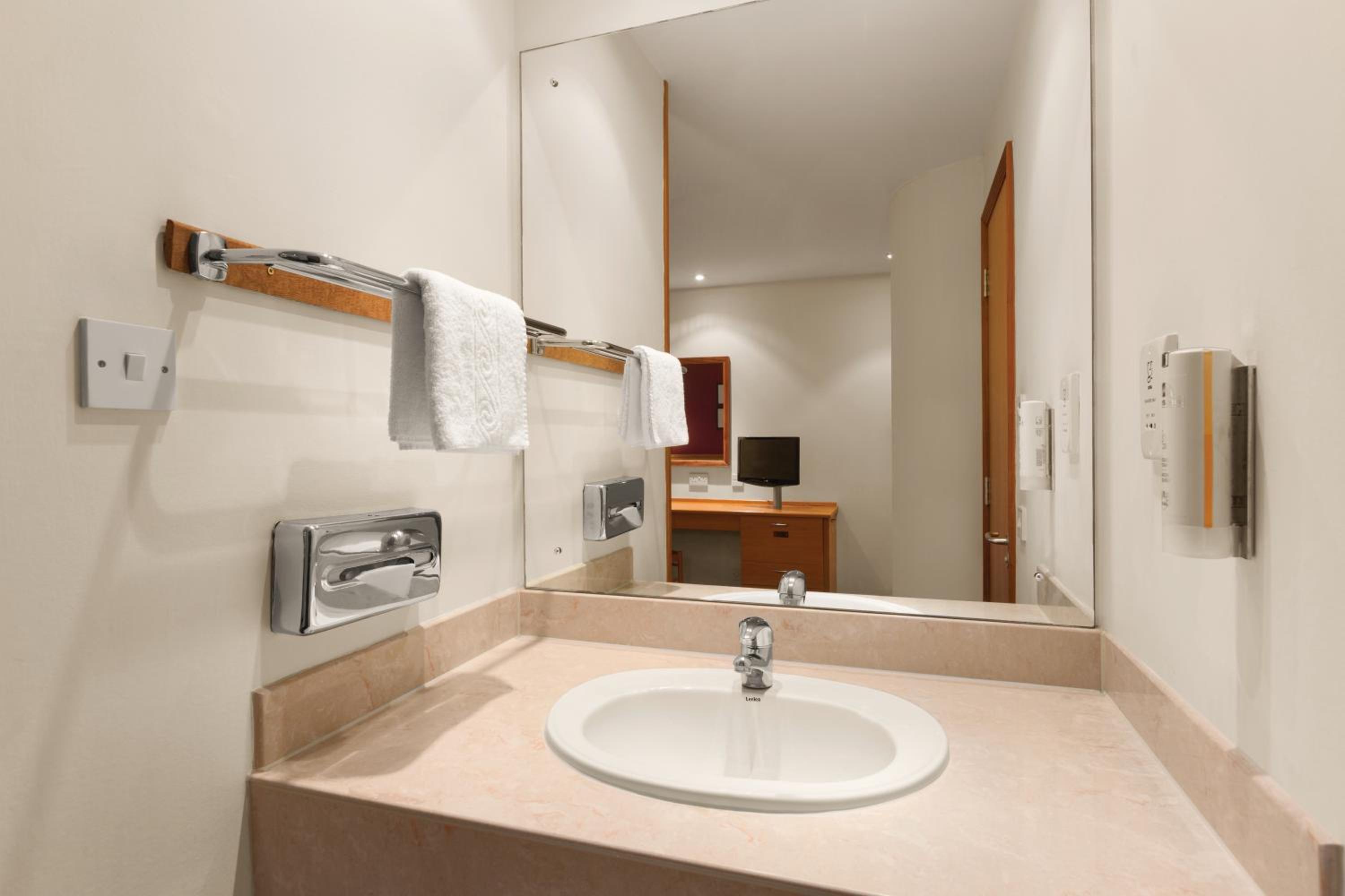 Double Room - Photo 5