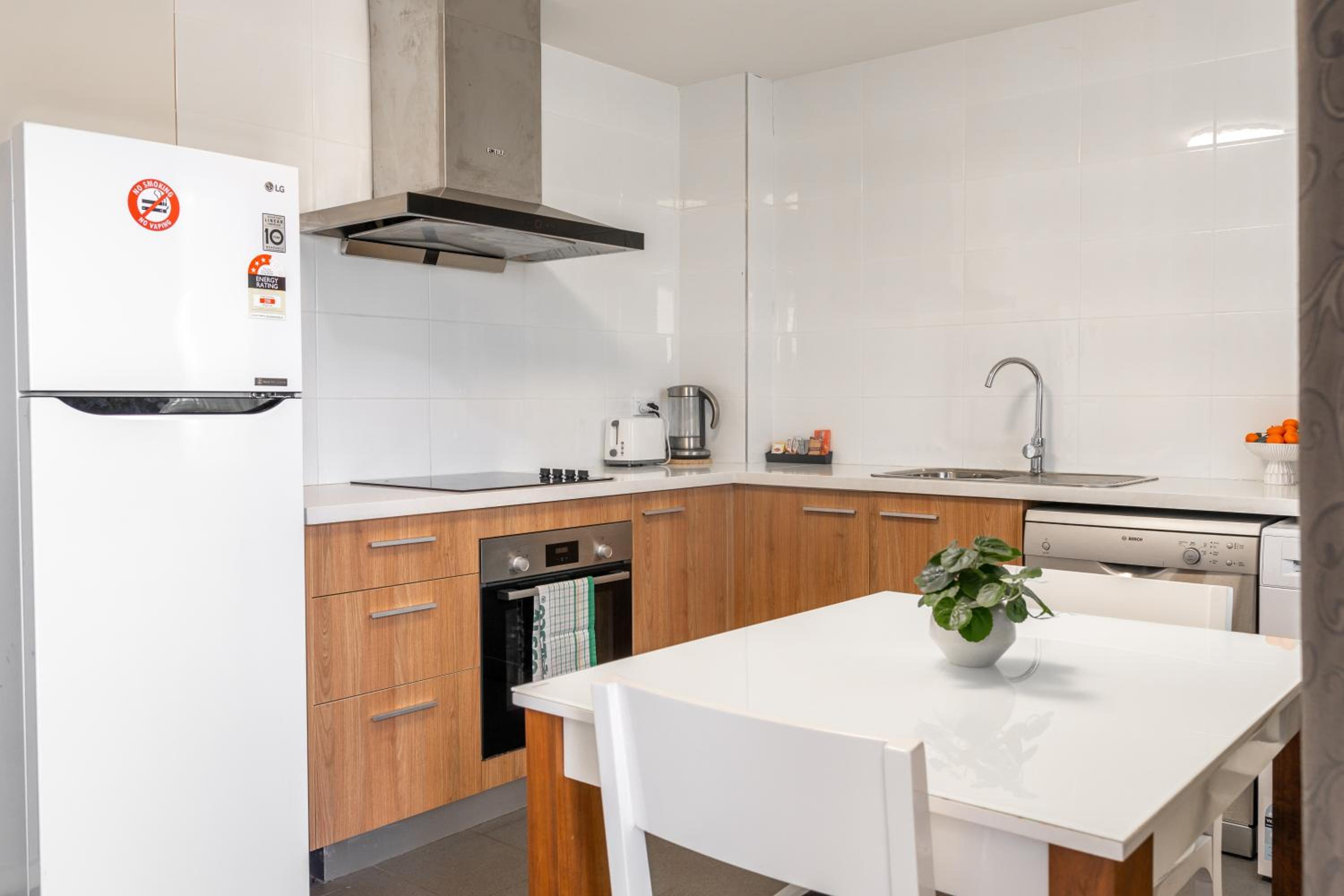Studio Apartment with Balcony photo 3
