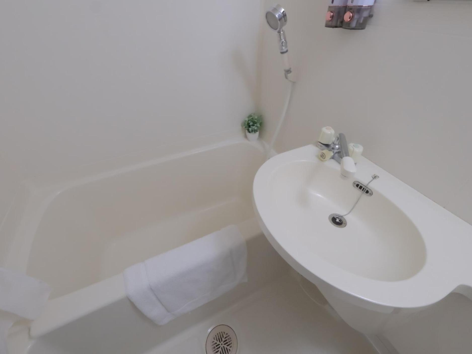 Twin Room - Photo 4