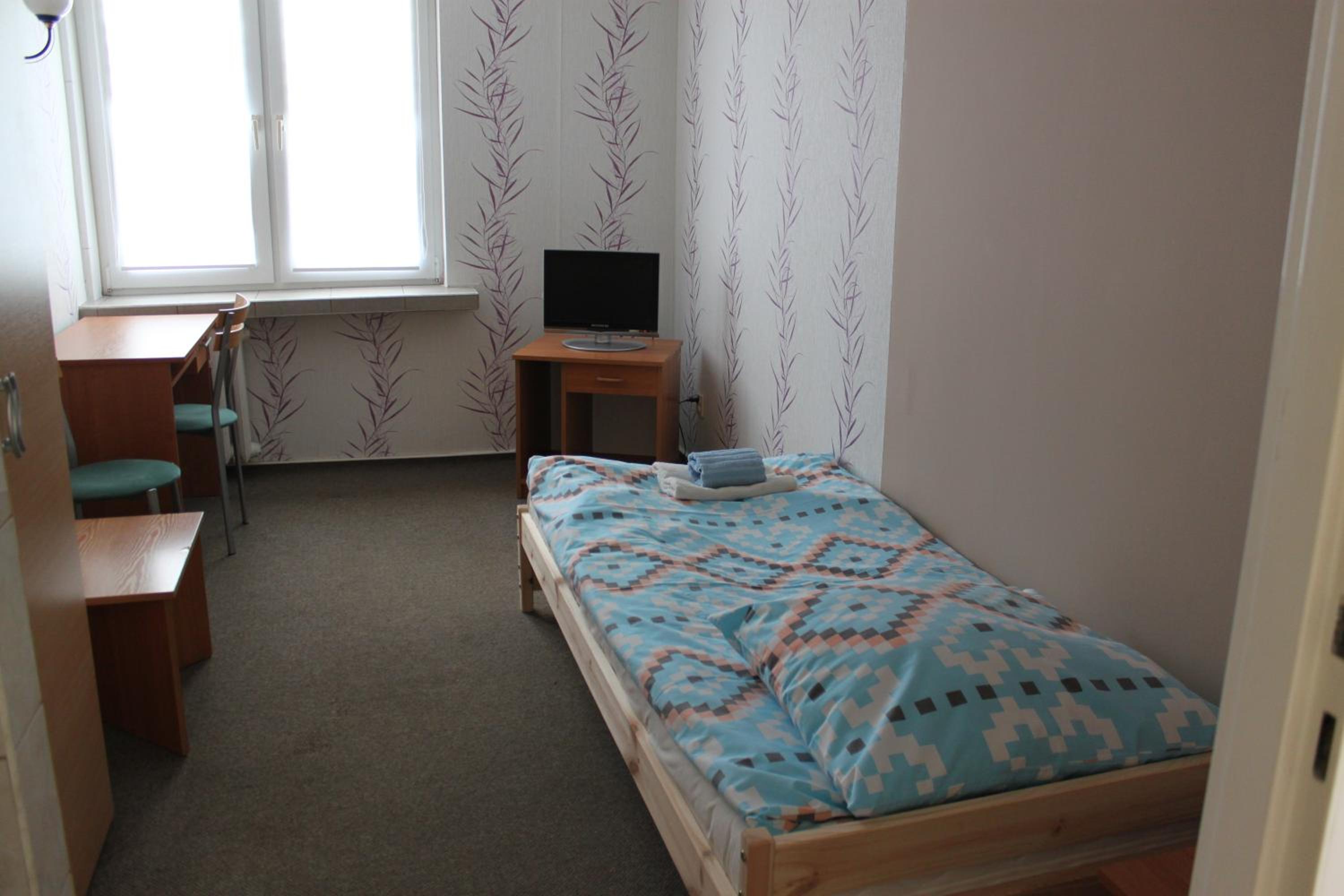 Basic Single Room with Shared Bathroom photo 2