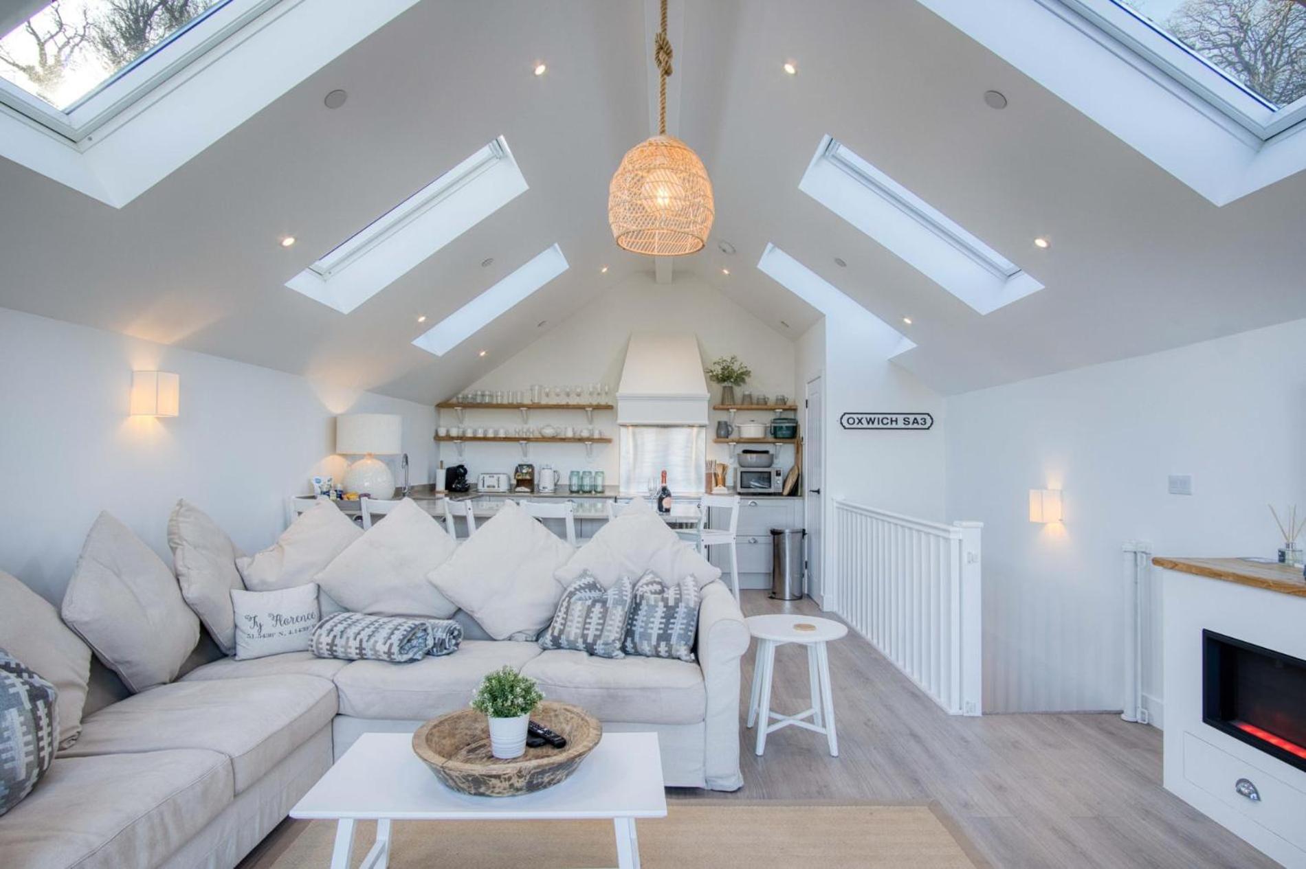 Three-Bedroom House photo 2