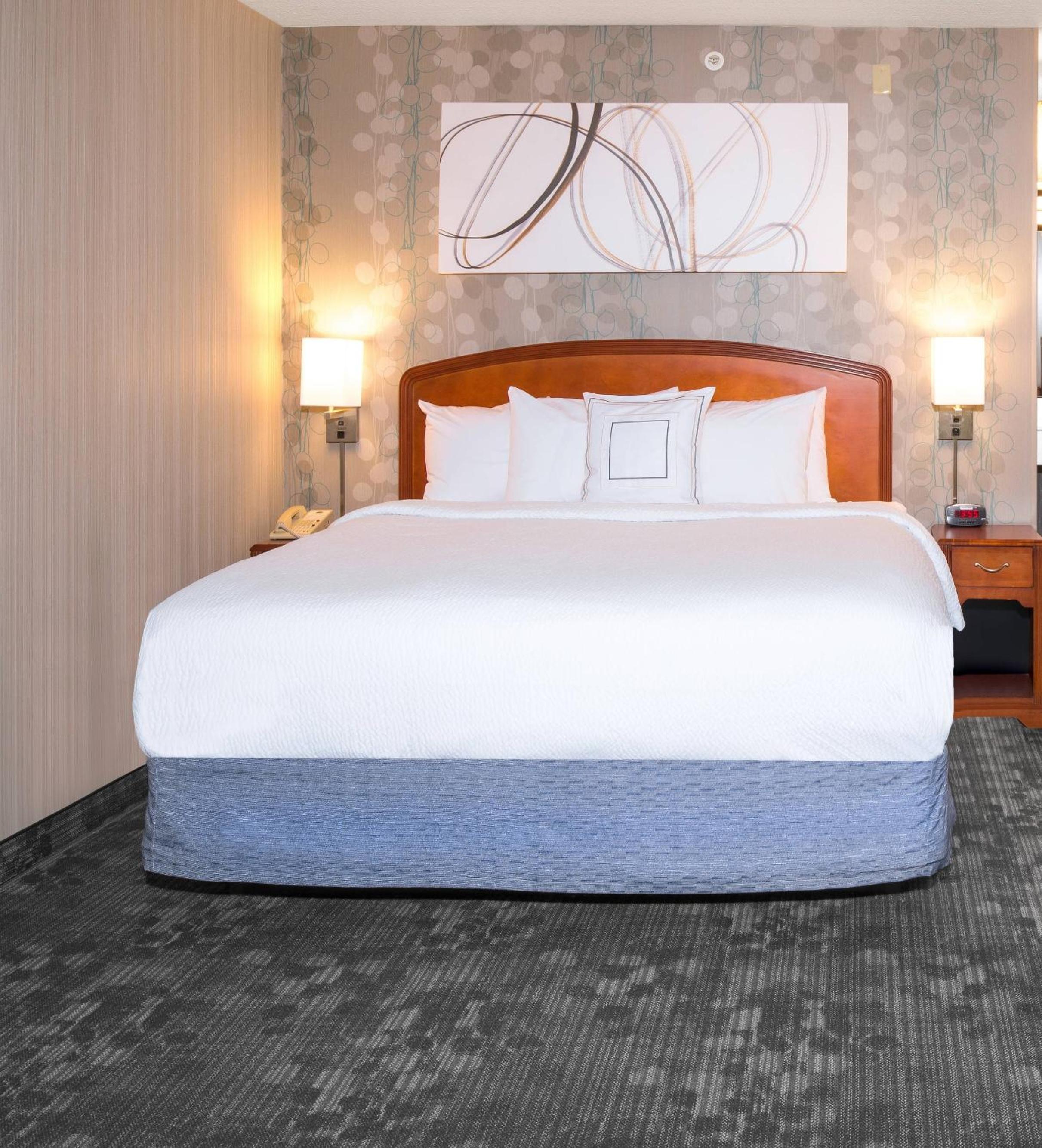 King Room with Sofa Bed - Photo 2