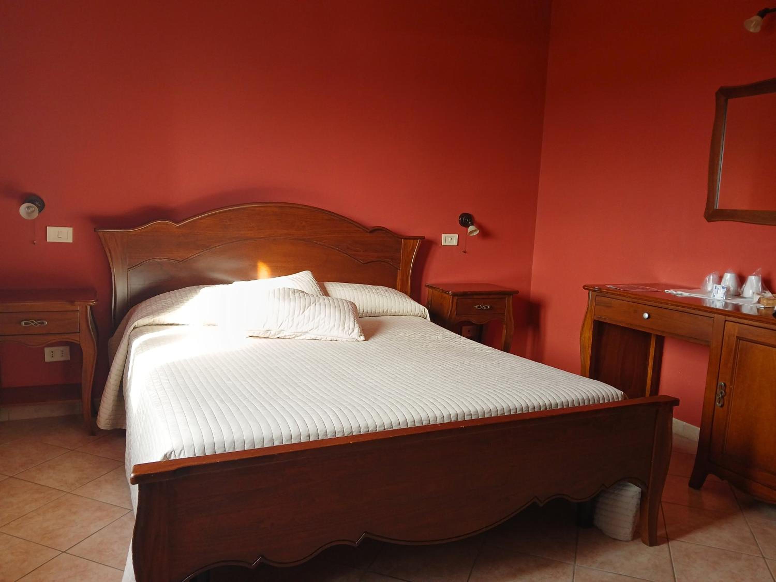 Queen Room with Spa Bath photo 3