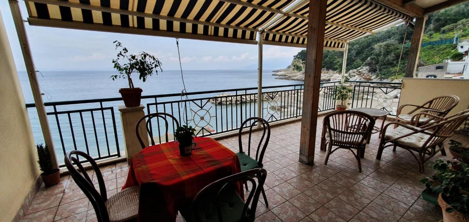 Two-Bedroom Apartment with Terrace and Sea View - Photo 1