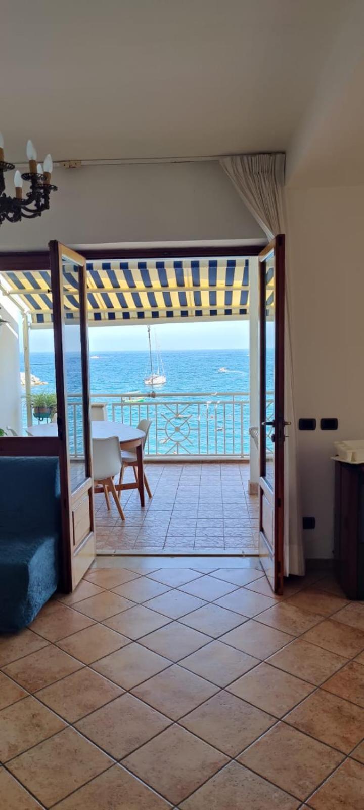 Two-Bedroom Apartment with Terrace and Sea View - Photo 10