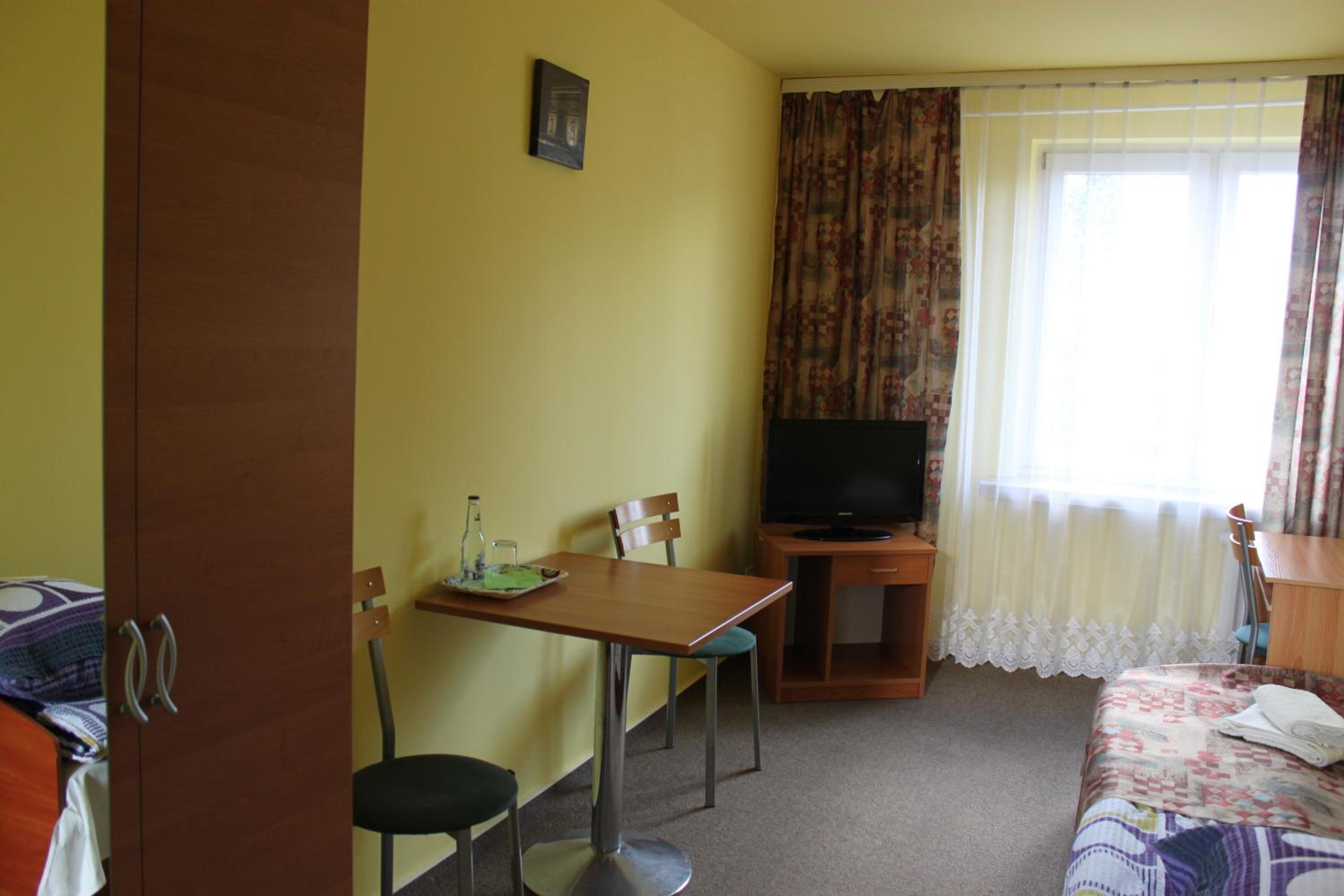 Basic Single Room with Shared Bathroom photo 3