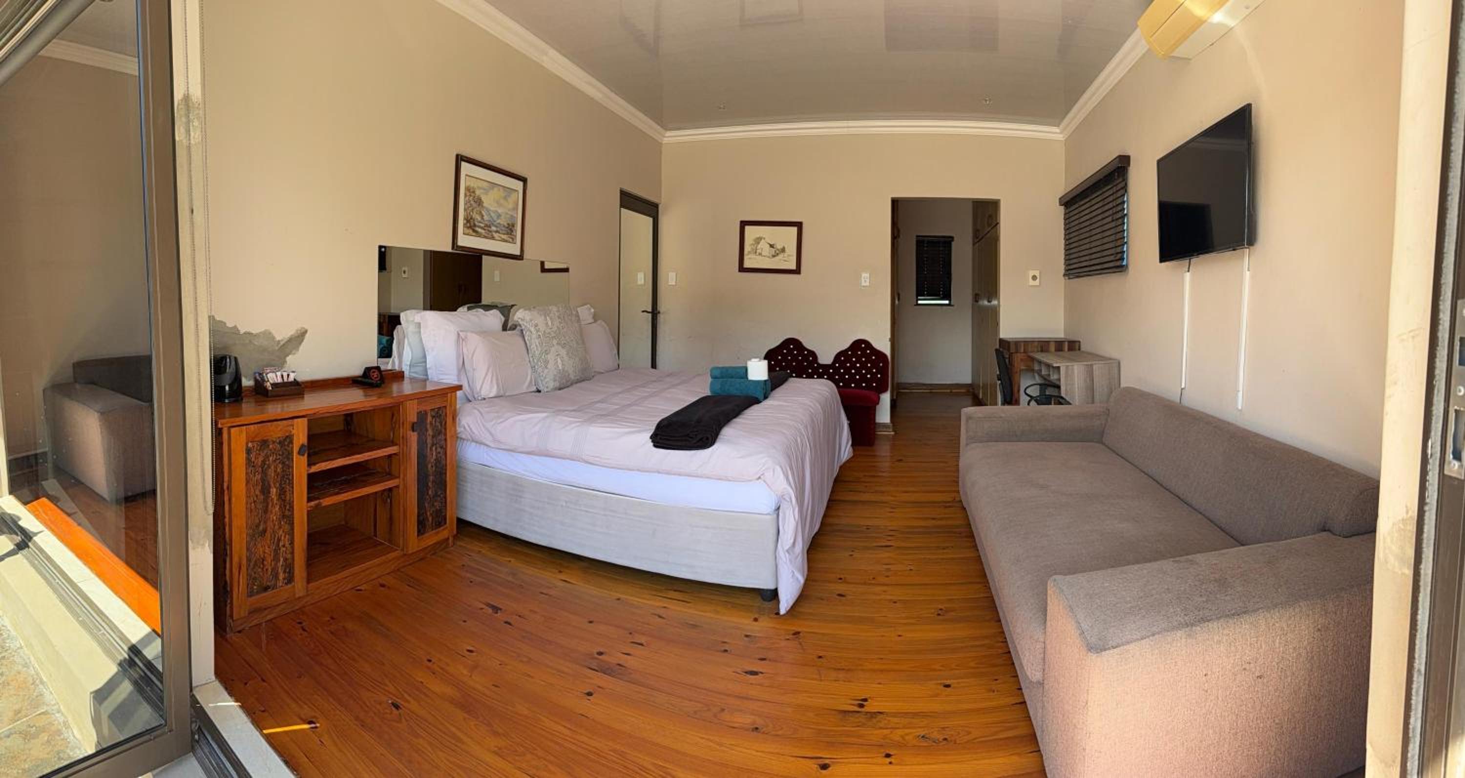 Executive King Room - Photo 9