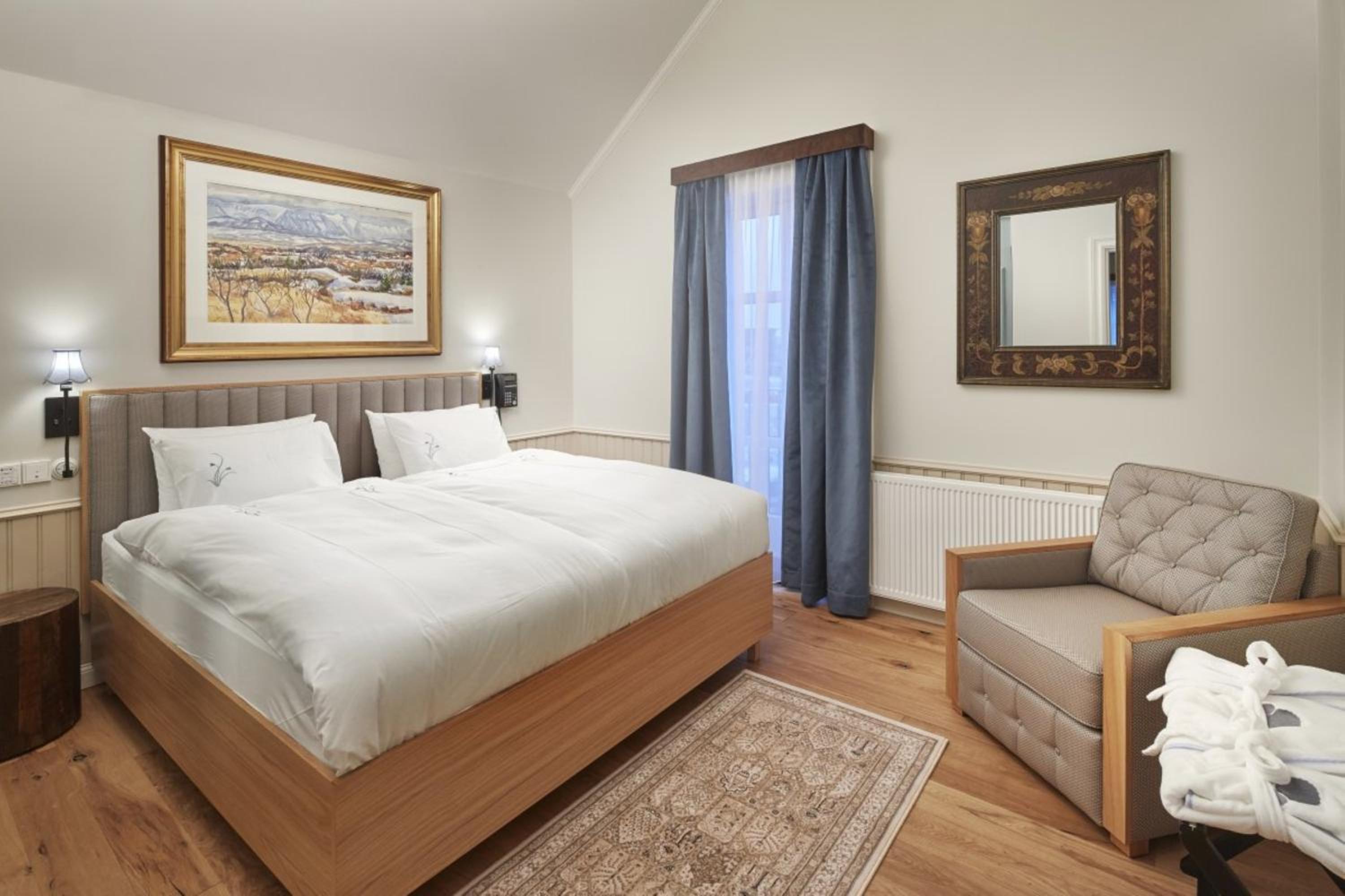 Superior King Suite - Photo 6