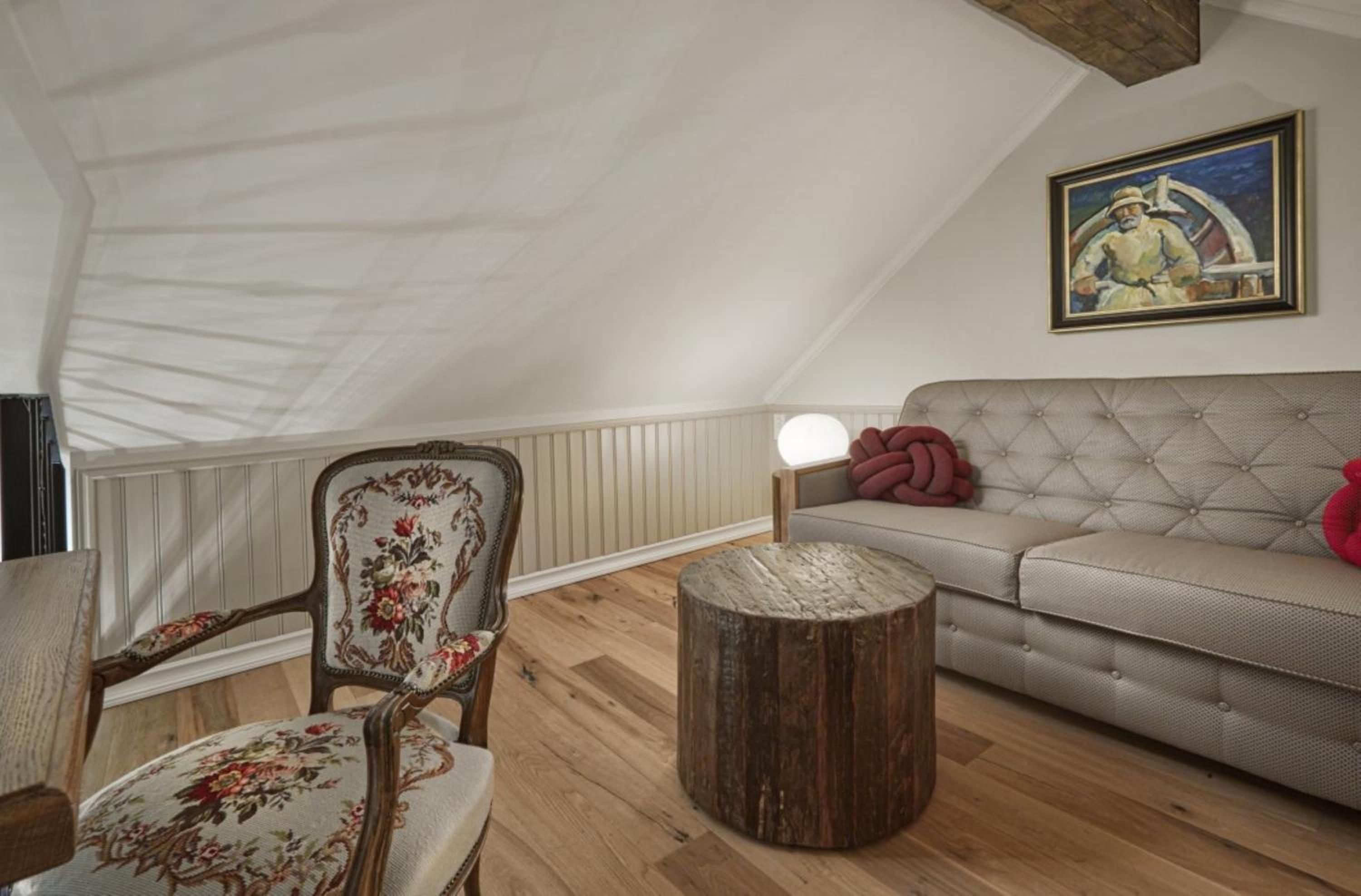 Superior King Suite - Photo 8