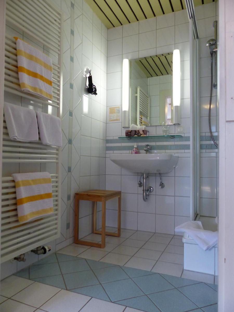 Large Double Room - Photo 19