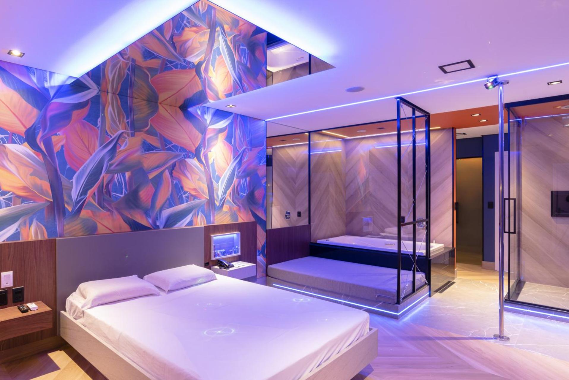 Suite with Hot Tub