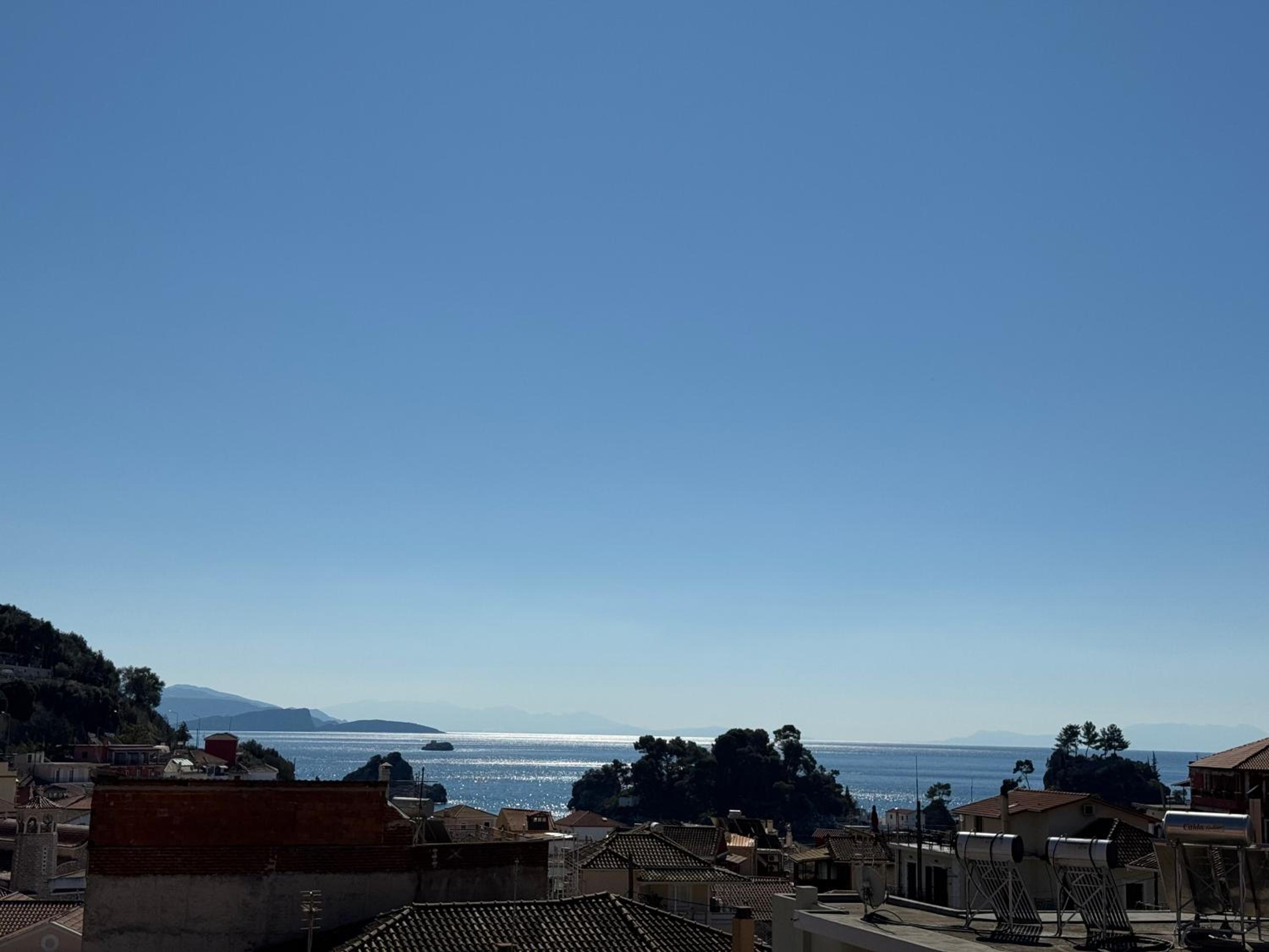 Deluxe Double Room with Balcony and Sea View - Photo 17