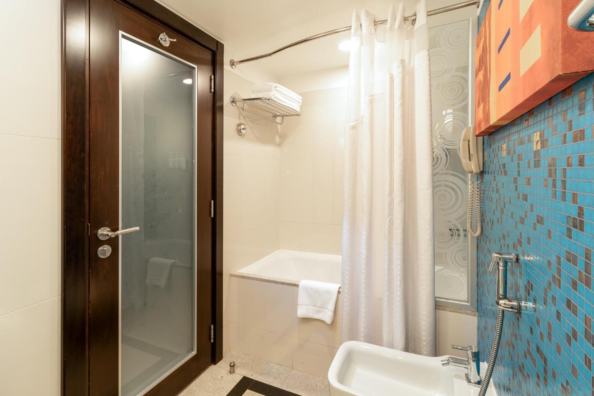 Standard Queen Room - Photo 1