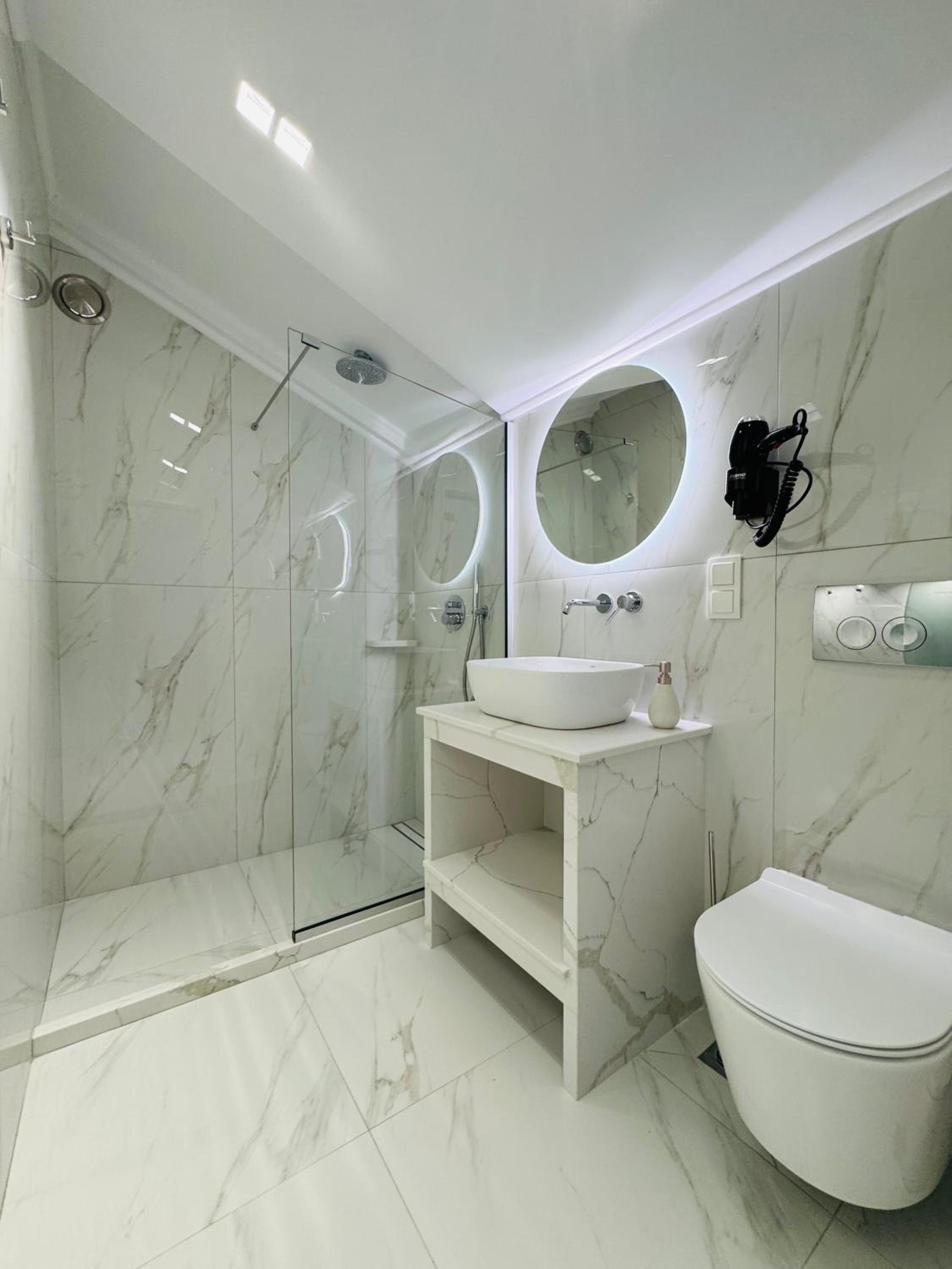Deluxe Double Room with Balcony and Sea View - Photo 5