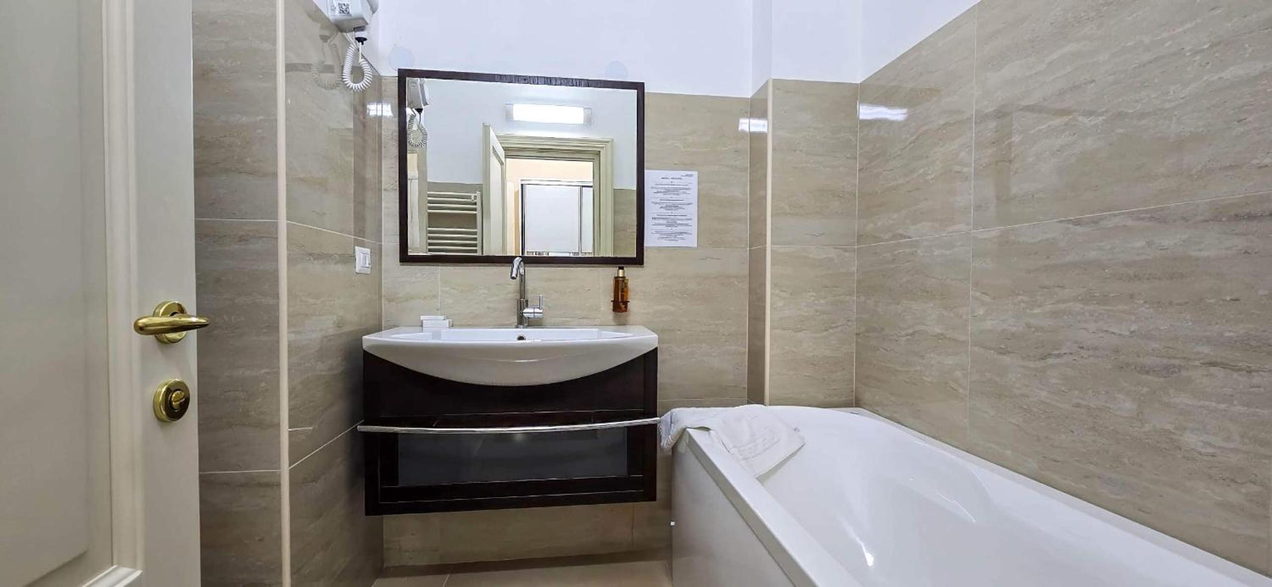 Deluxe Double Room - Photo 2