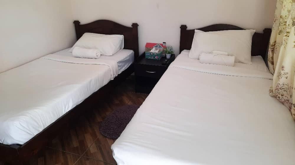 Double or Twin Room with Private Bathroom photo 3