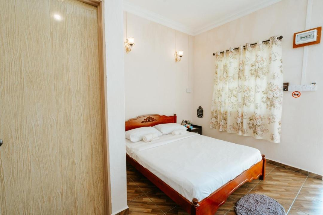 Double or Twin Room with Private Bathroom photo 2