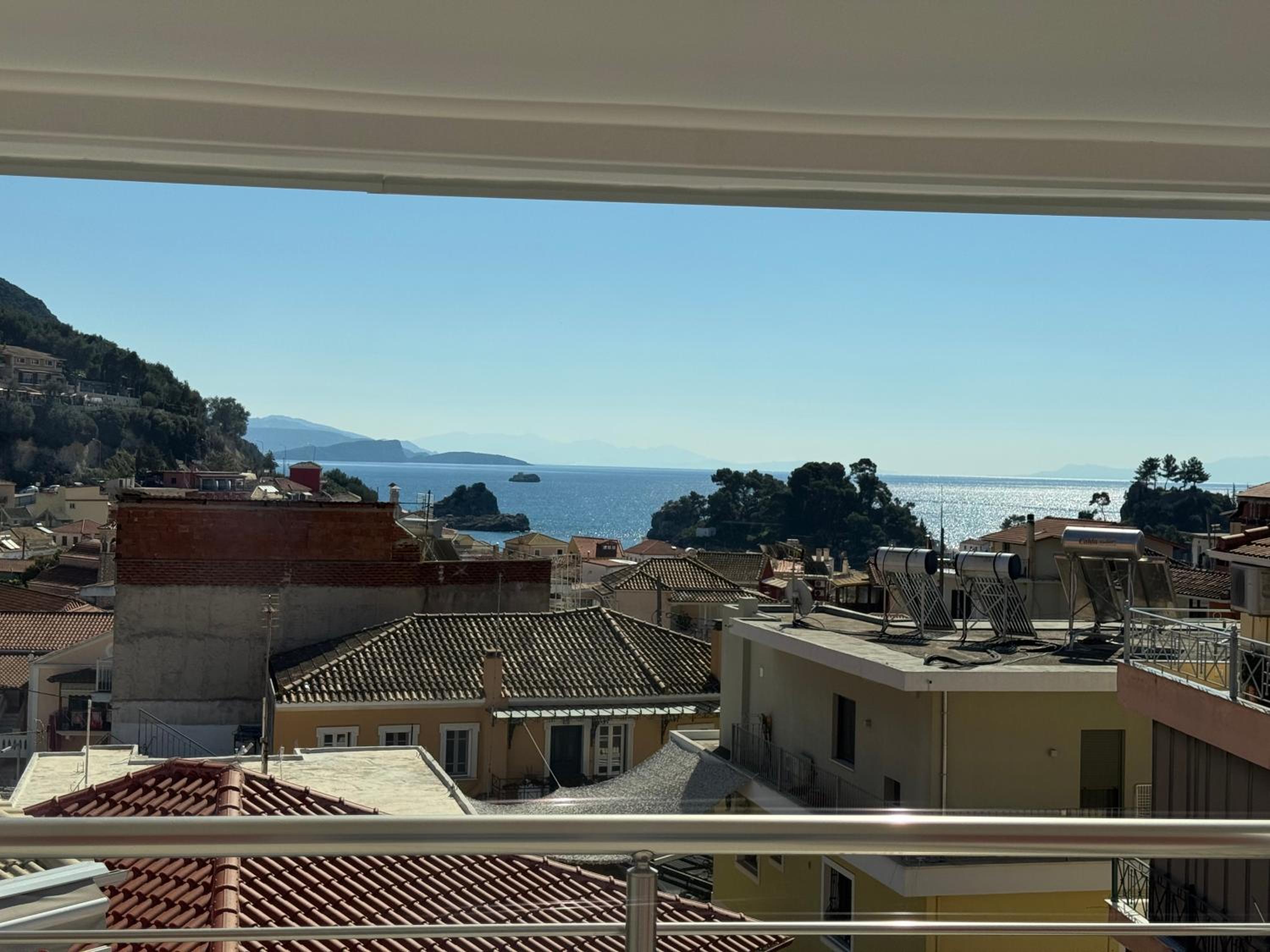 Deluxe Double Room with Balcony and Sea View - Photo 19