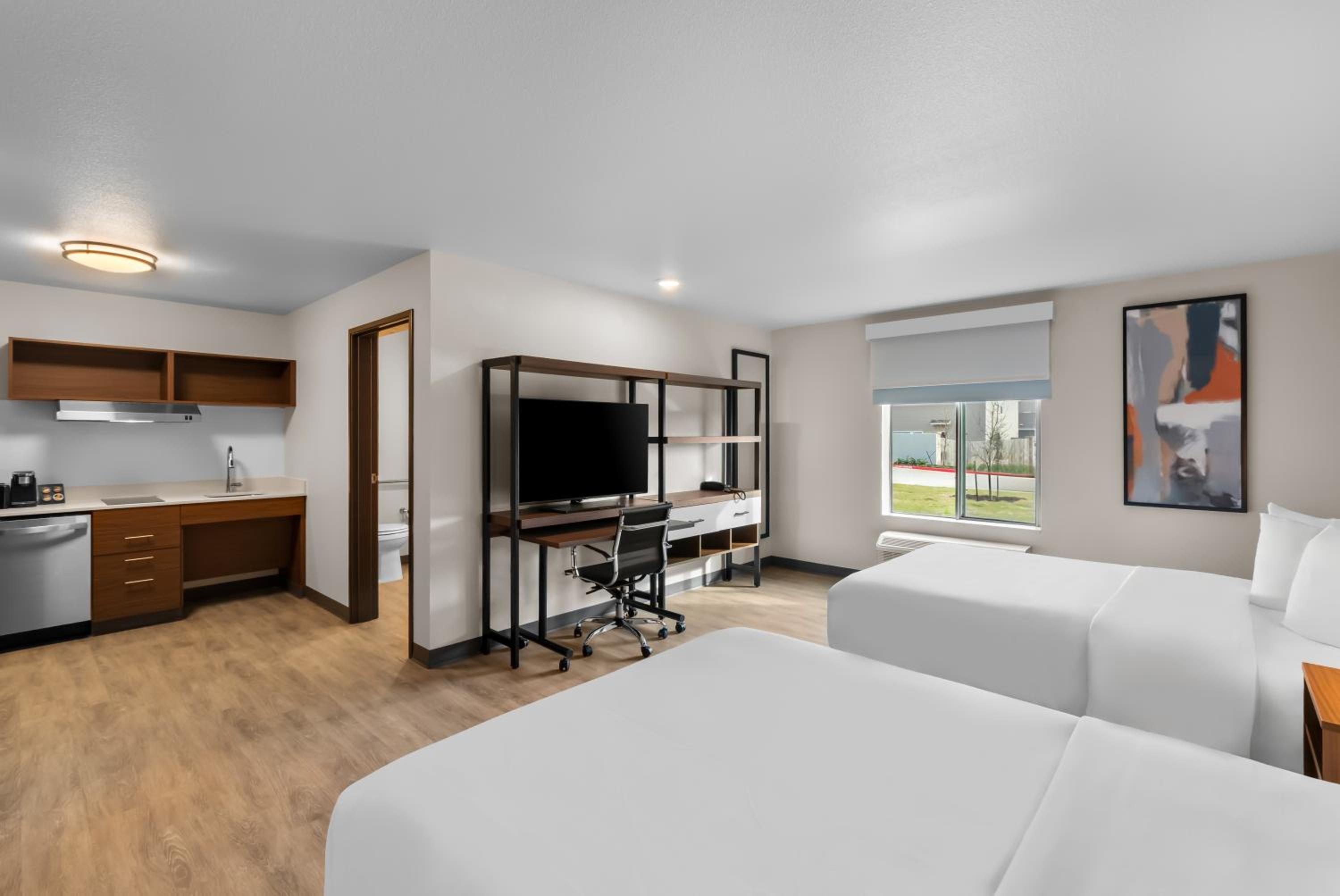 Queen Suite with Two Queen Beds and Tub - Disability Access/Non Smoking