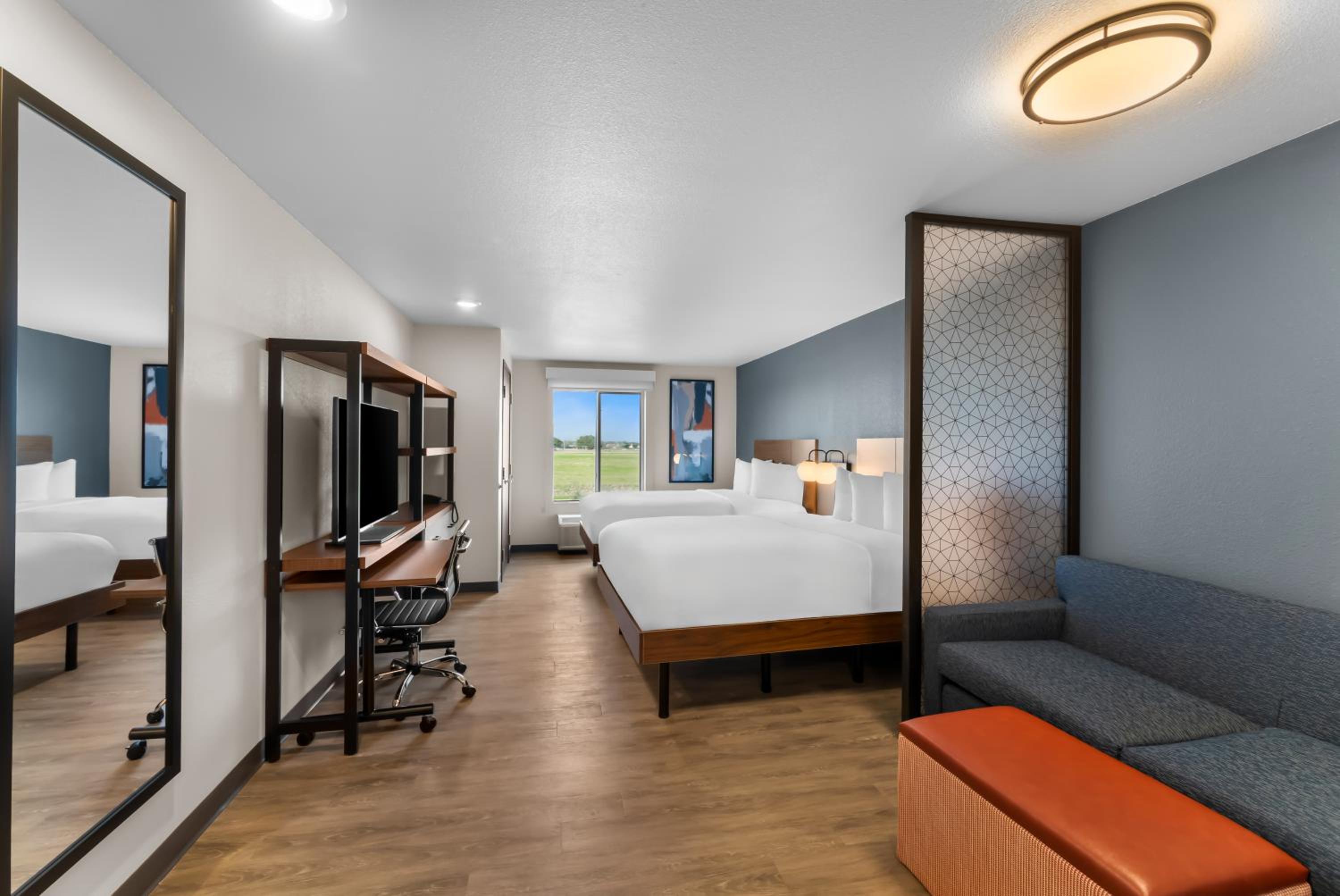 Queen Suite with Two Queen Beds and Dishwasher - Non Smoking