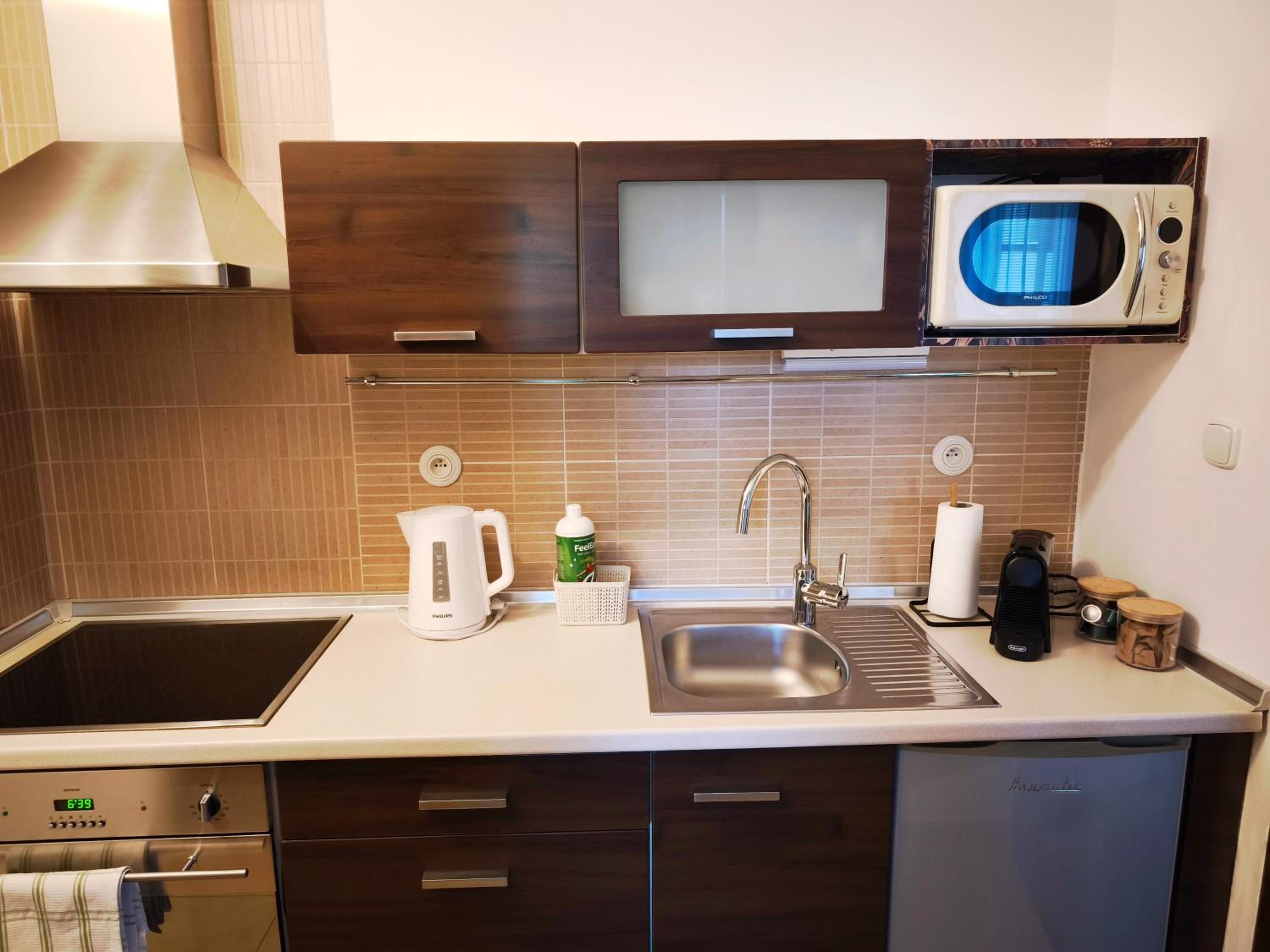 Deluxe One-Bedroom Apartment with Garden View