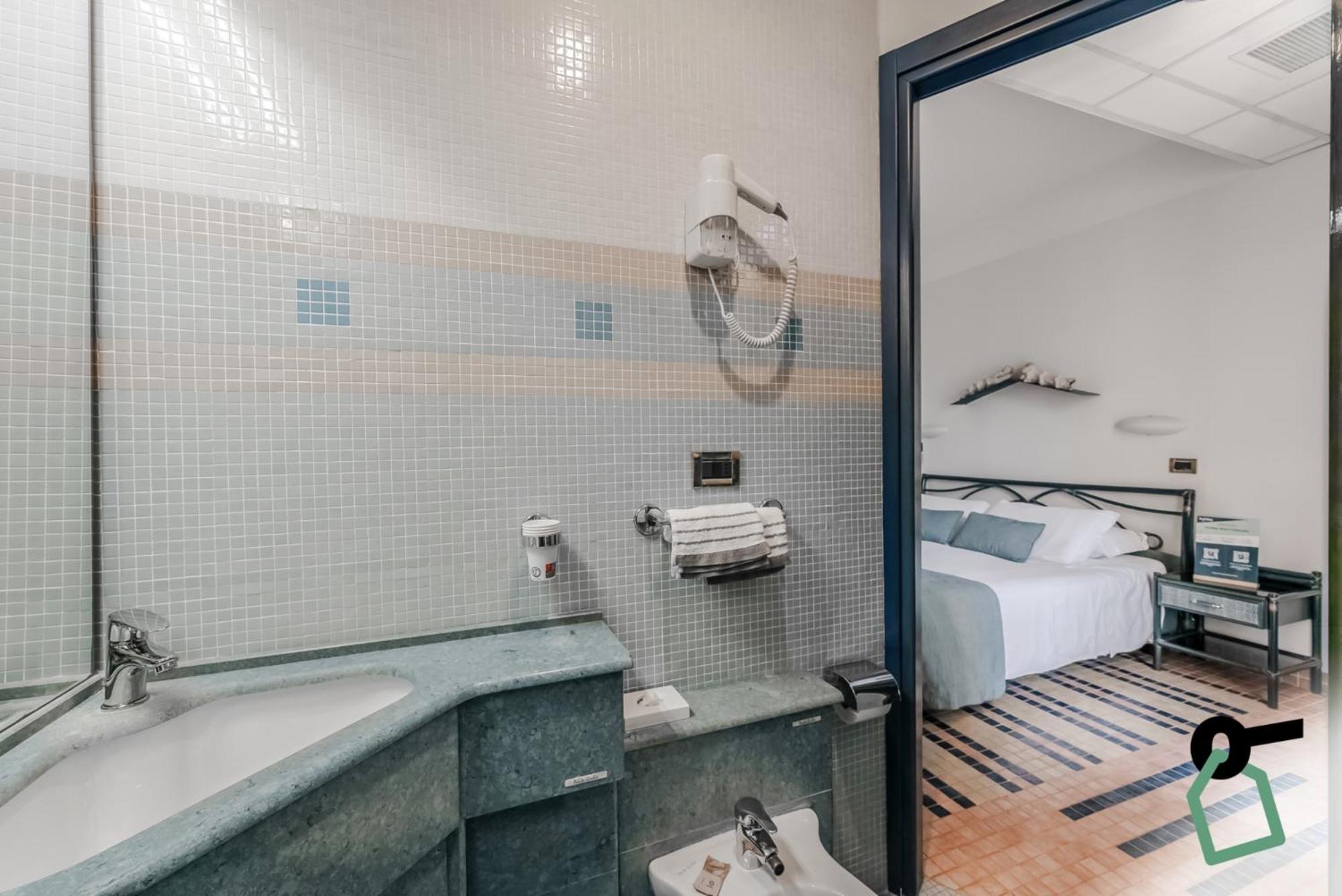 Double Room with Sea View photo 3