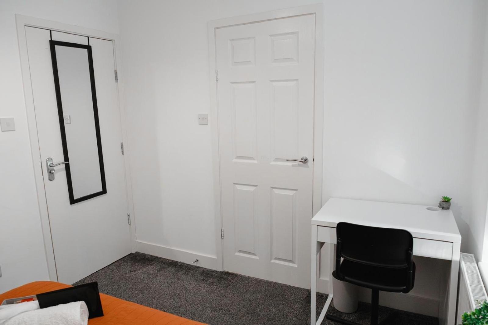 Double Room With Private Bathroom photo 3