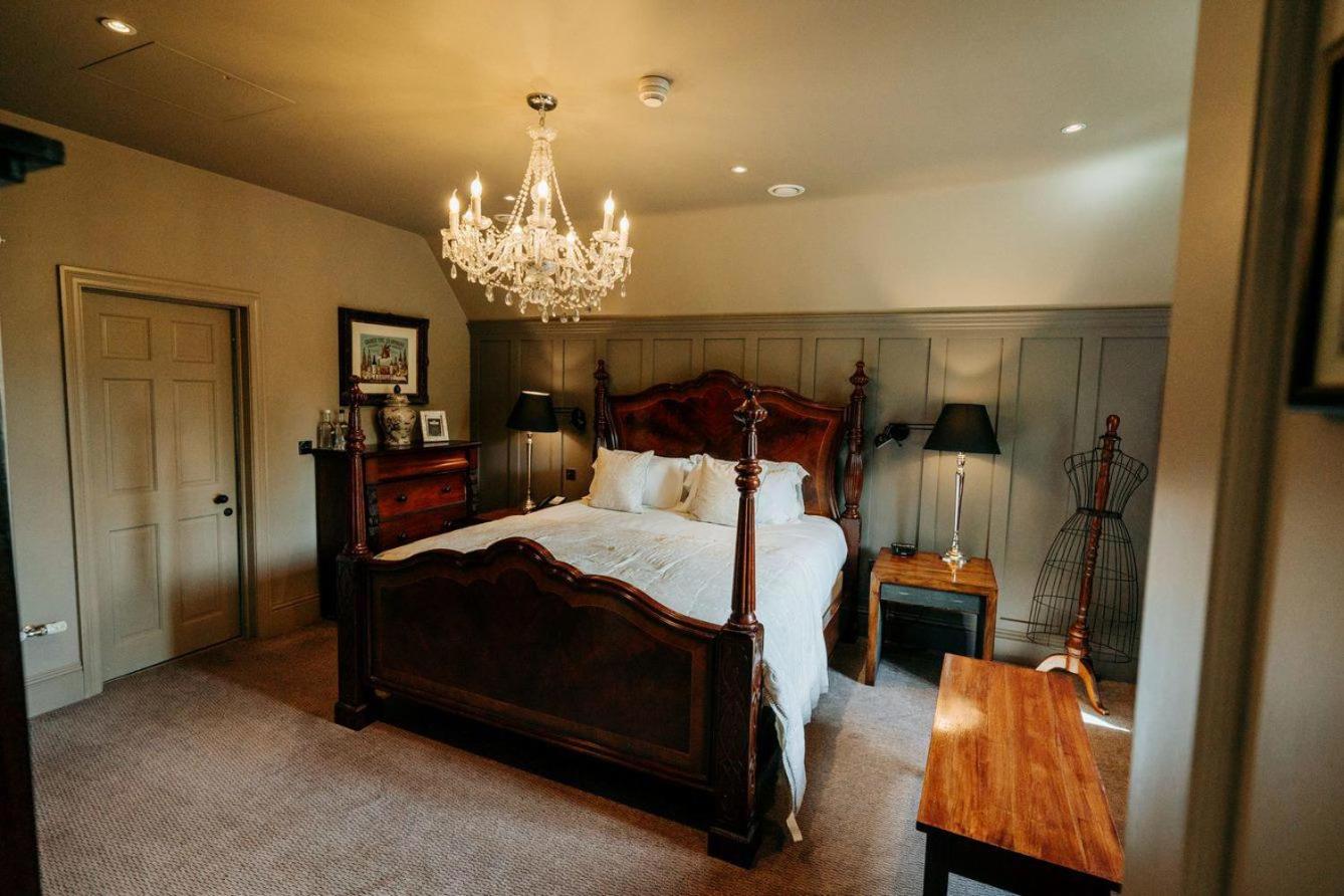Deluxe King Suite photo 3