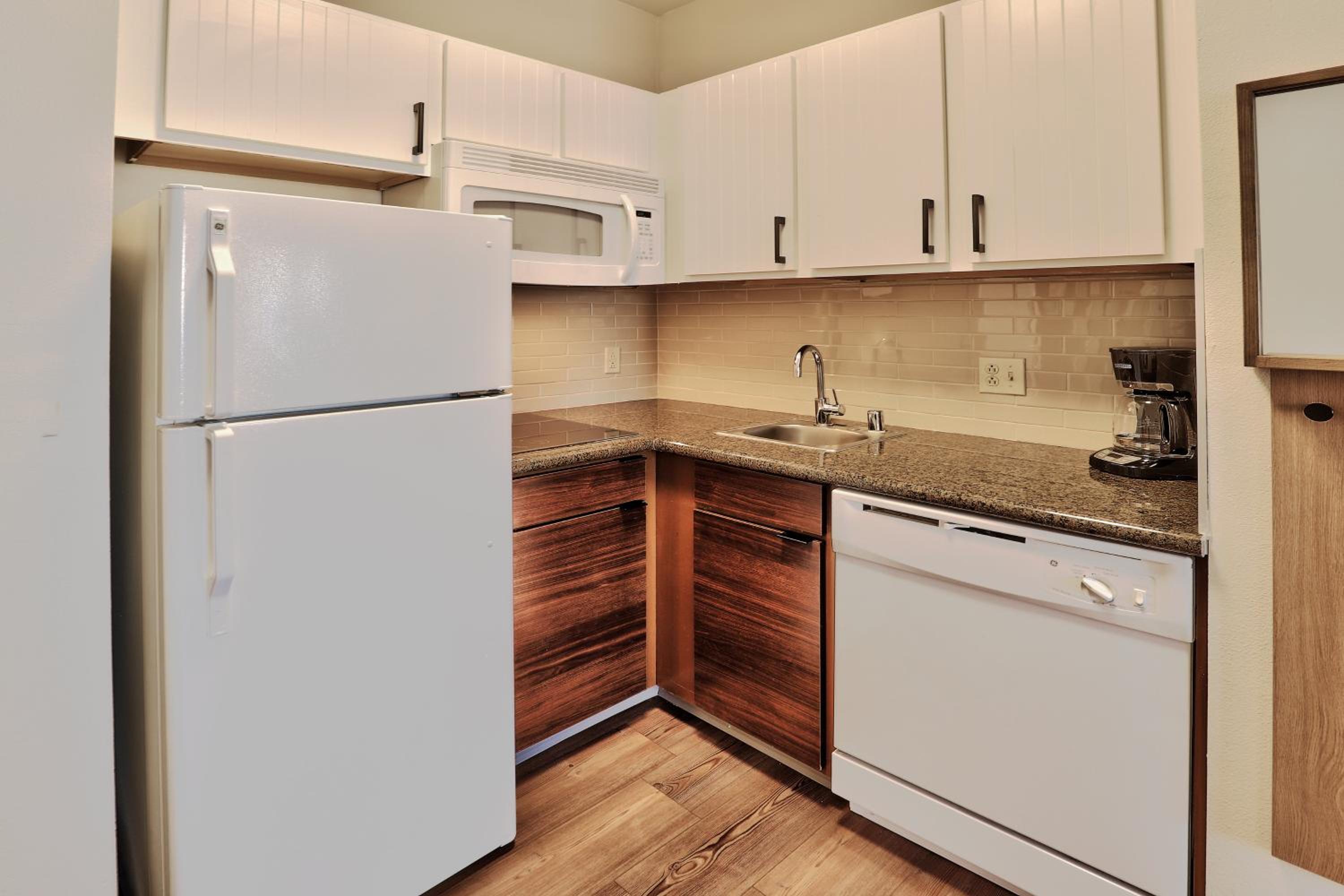 Studio Suite - Photo 7