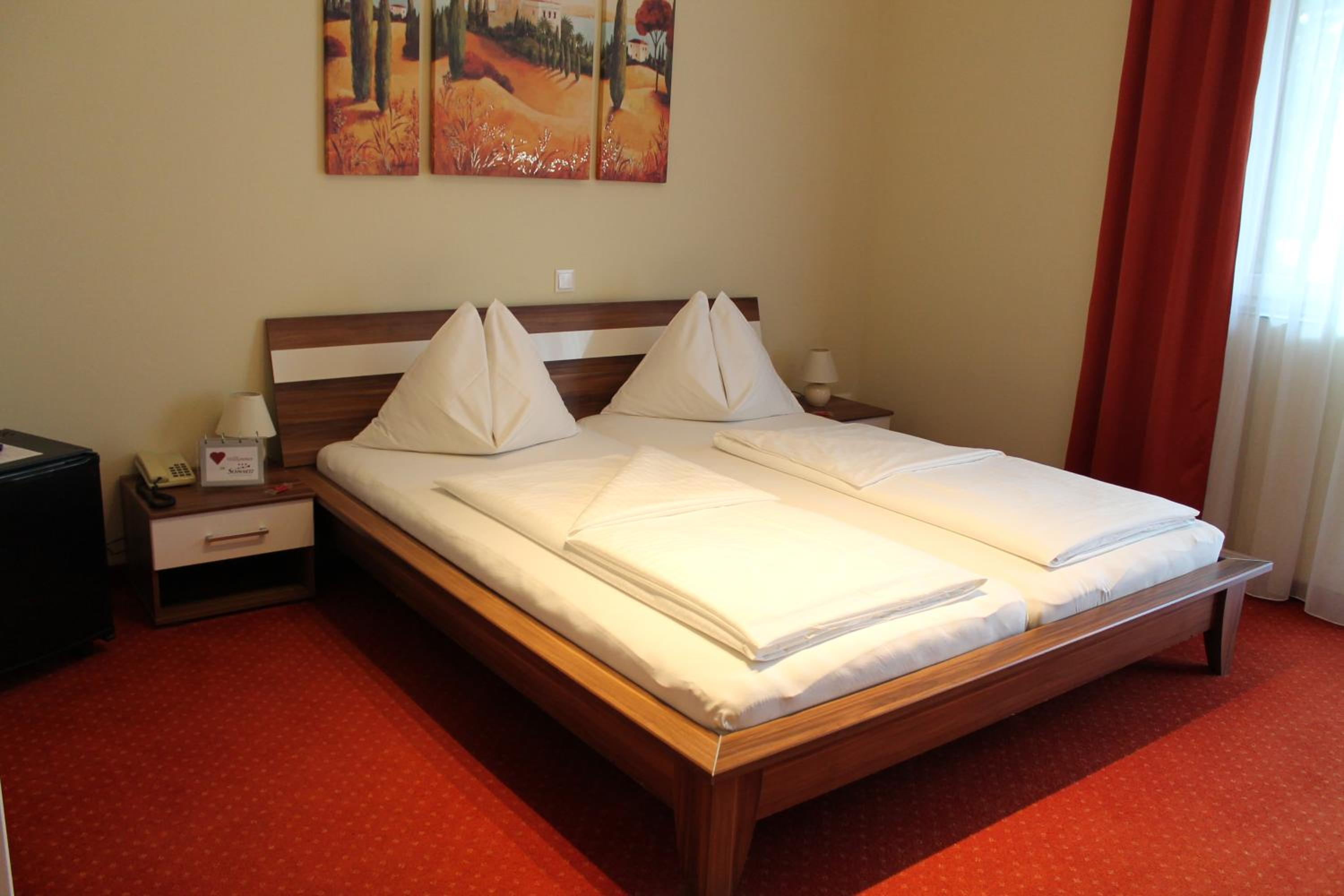 Double Room - Photo 8