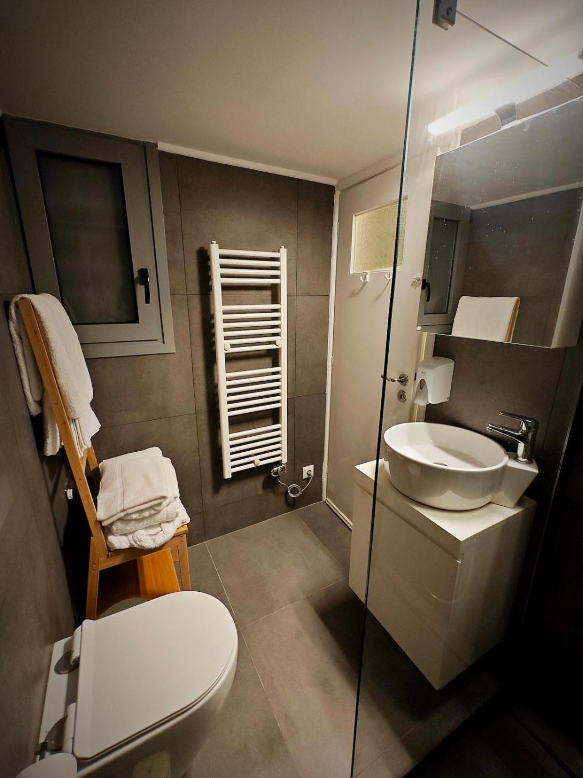 One-Bedroom Apartment with Balcony photo 3