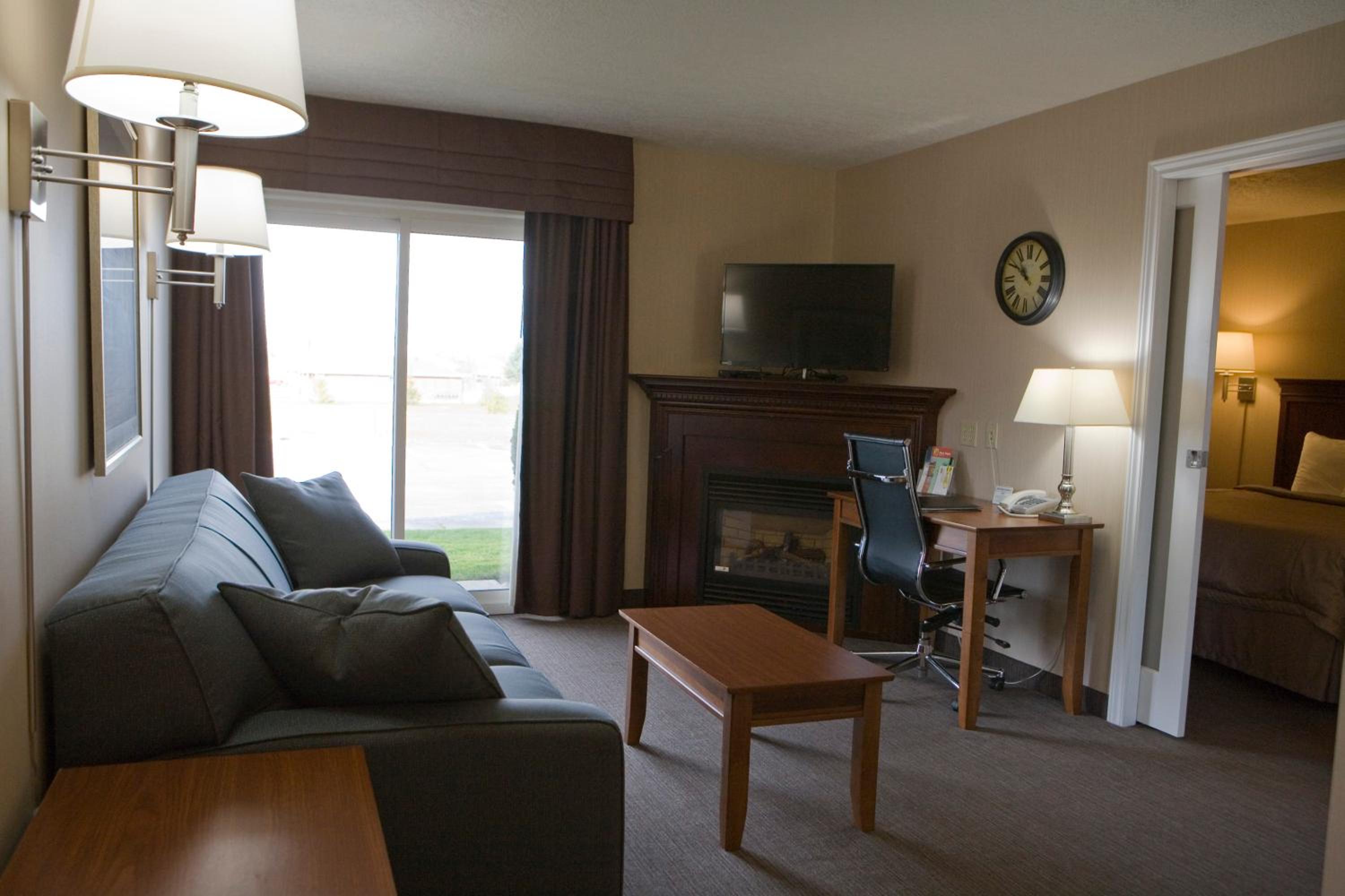 Deluxe King Suite with Park View - Non-Smoking