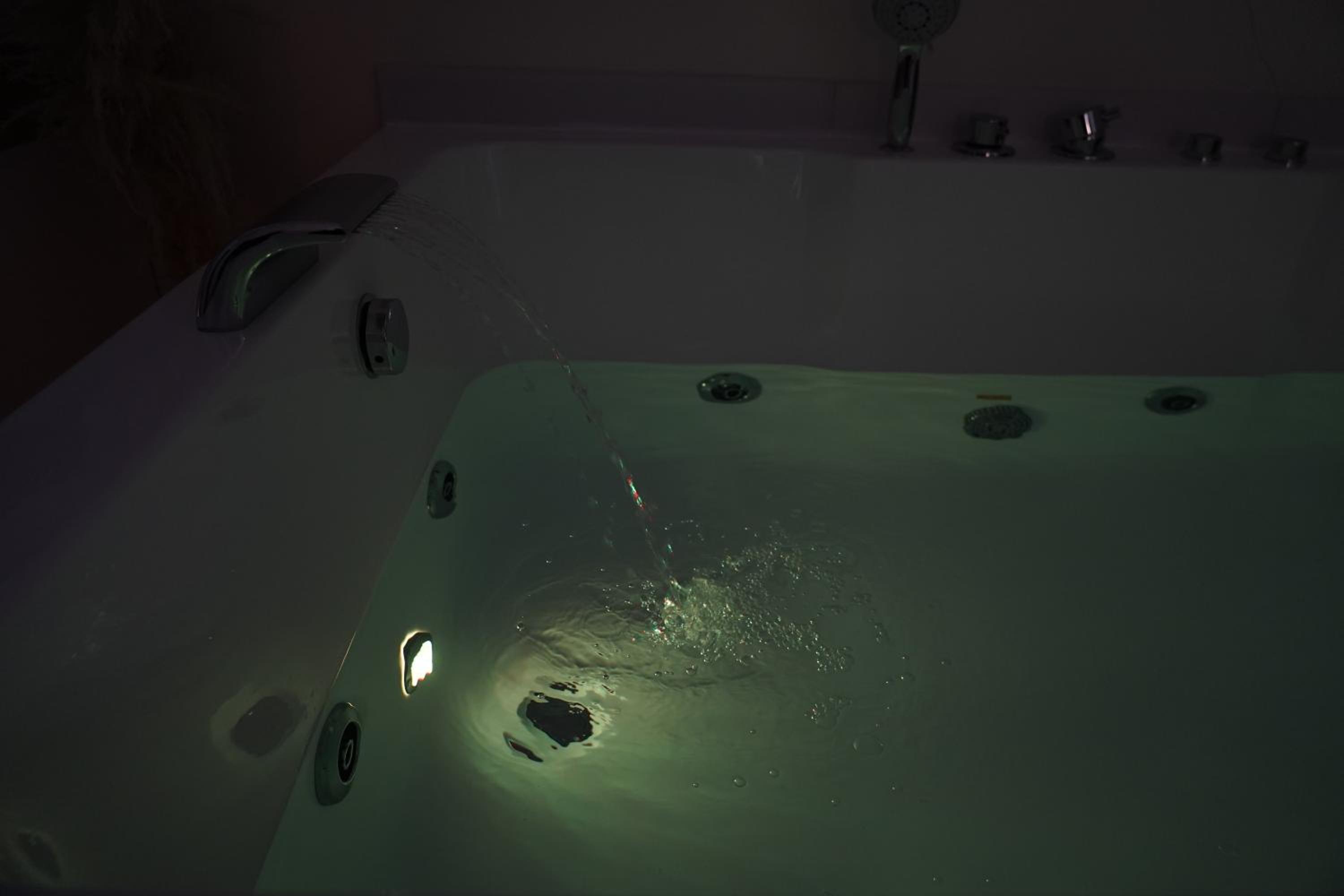 Queen Room with Spa Bath photo 3