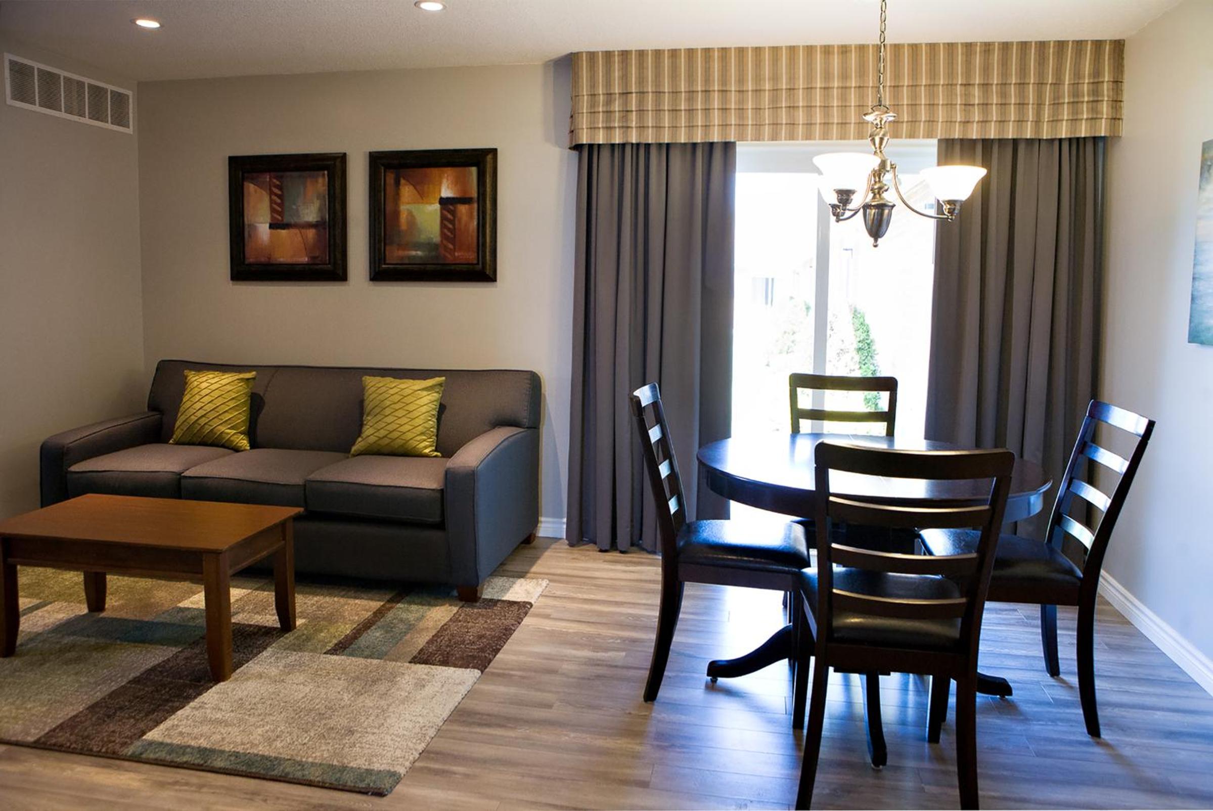 Two-Bedroom Superior Suite with One King and One Queen Bed - Pool View/Non-Smoking - Photo 11