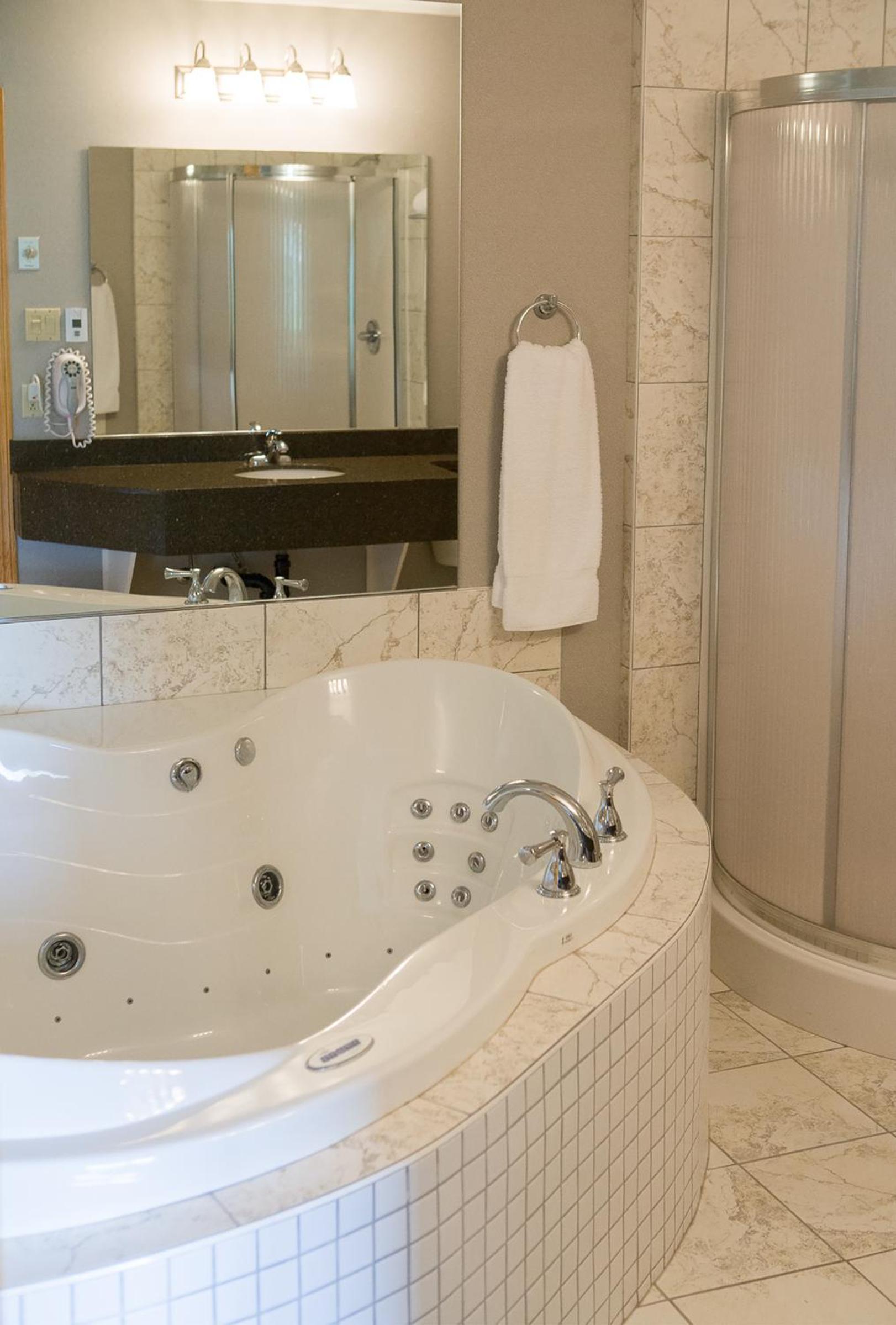 Superior King Suite with Pool View - Non-Smoking - Photo 3