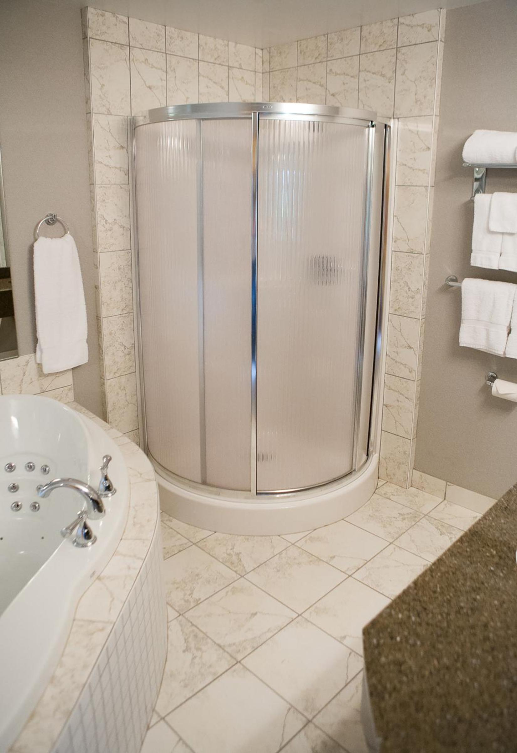 Superior King Suite with Pool View - Non-Smoking - Photo 4