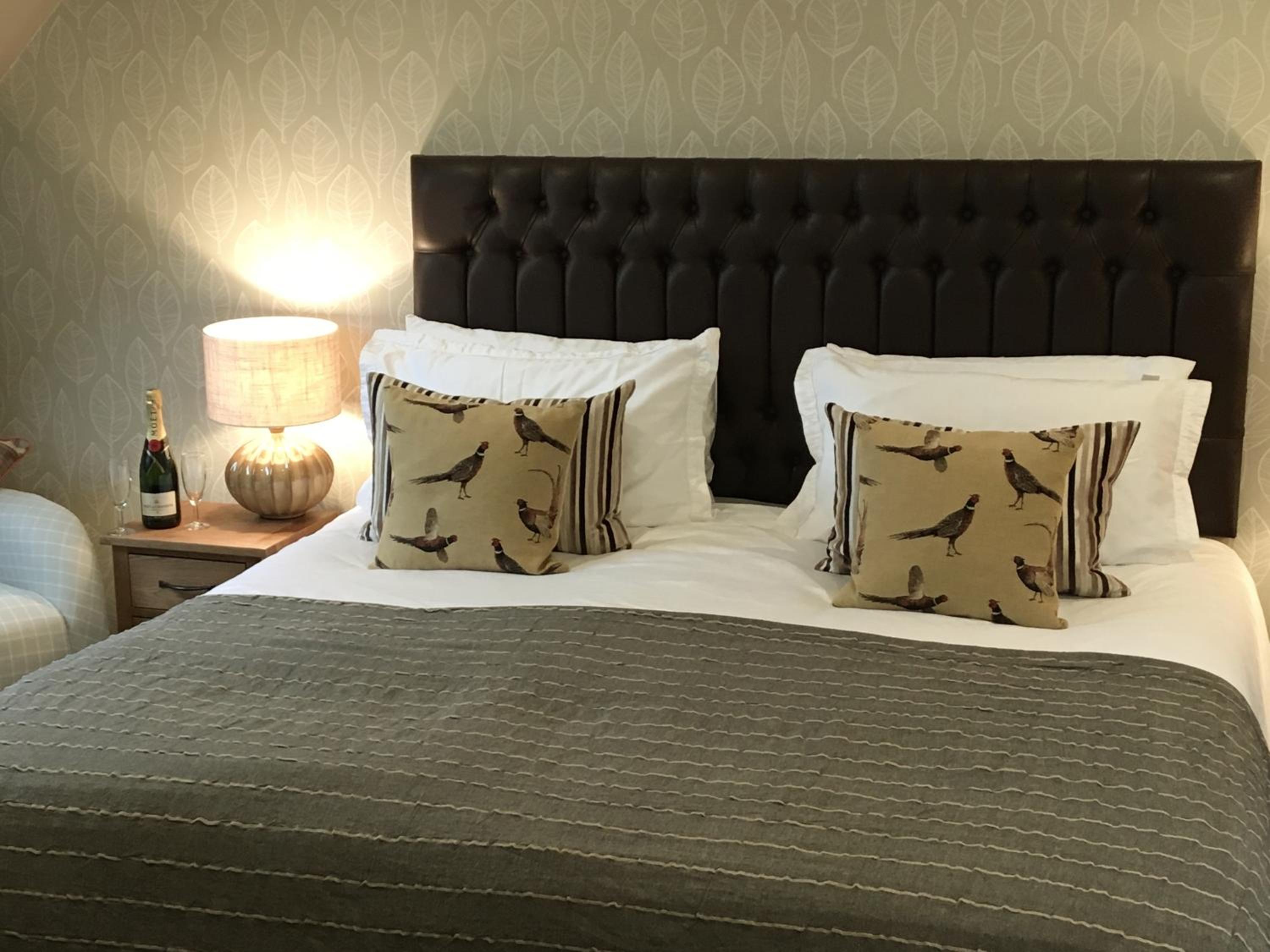 Deluxe Suite with Sea View - Photo 2