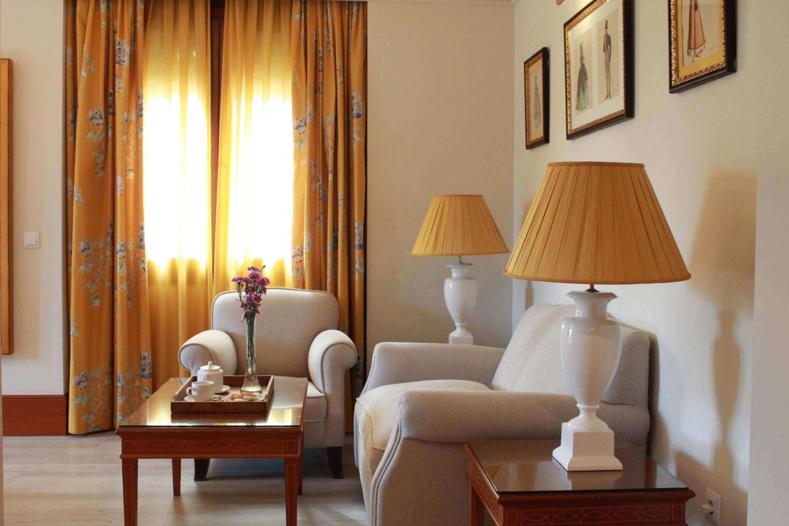 Deluxe Double or Twin Room with City View