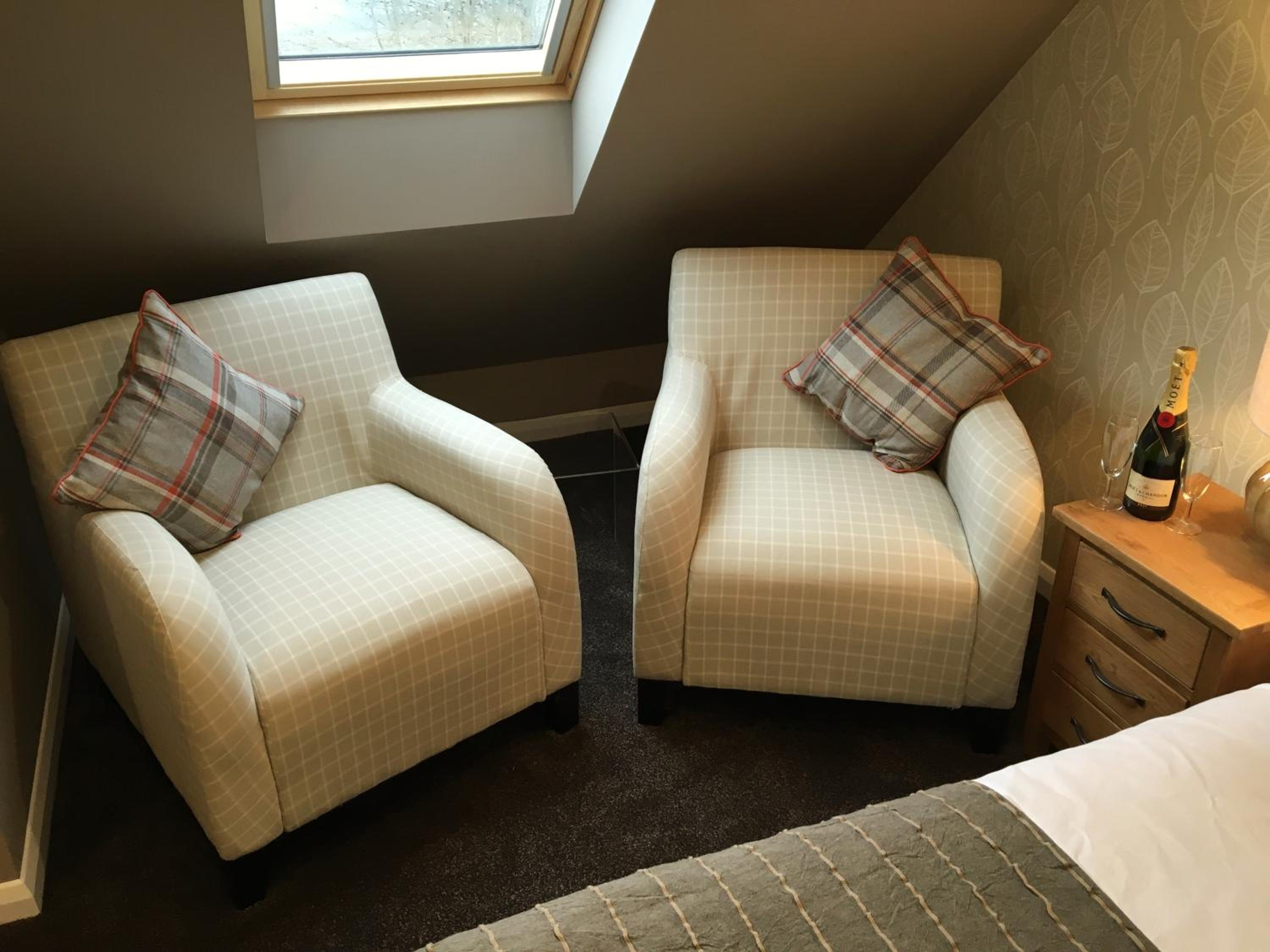 Deluxe Suite with Sea View - Photo 3