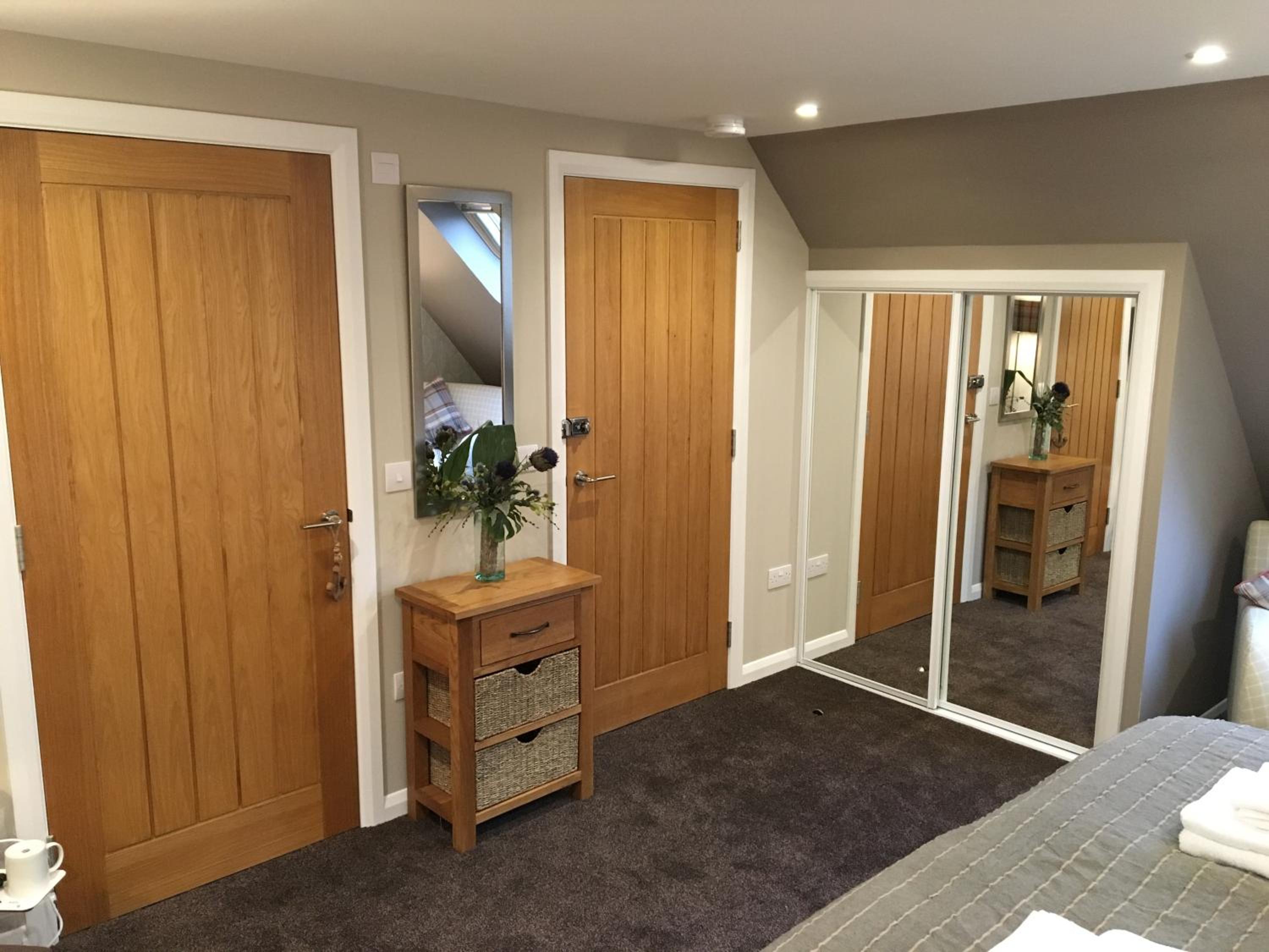Deluxe Suite with Sea View - Photo 5