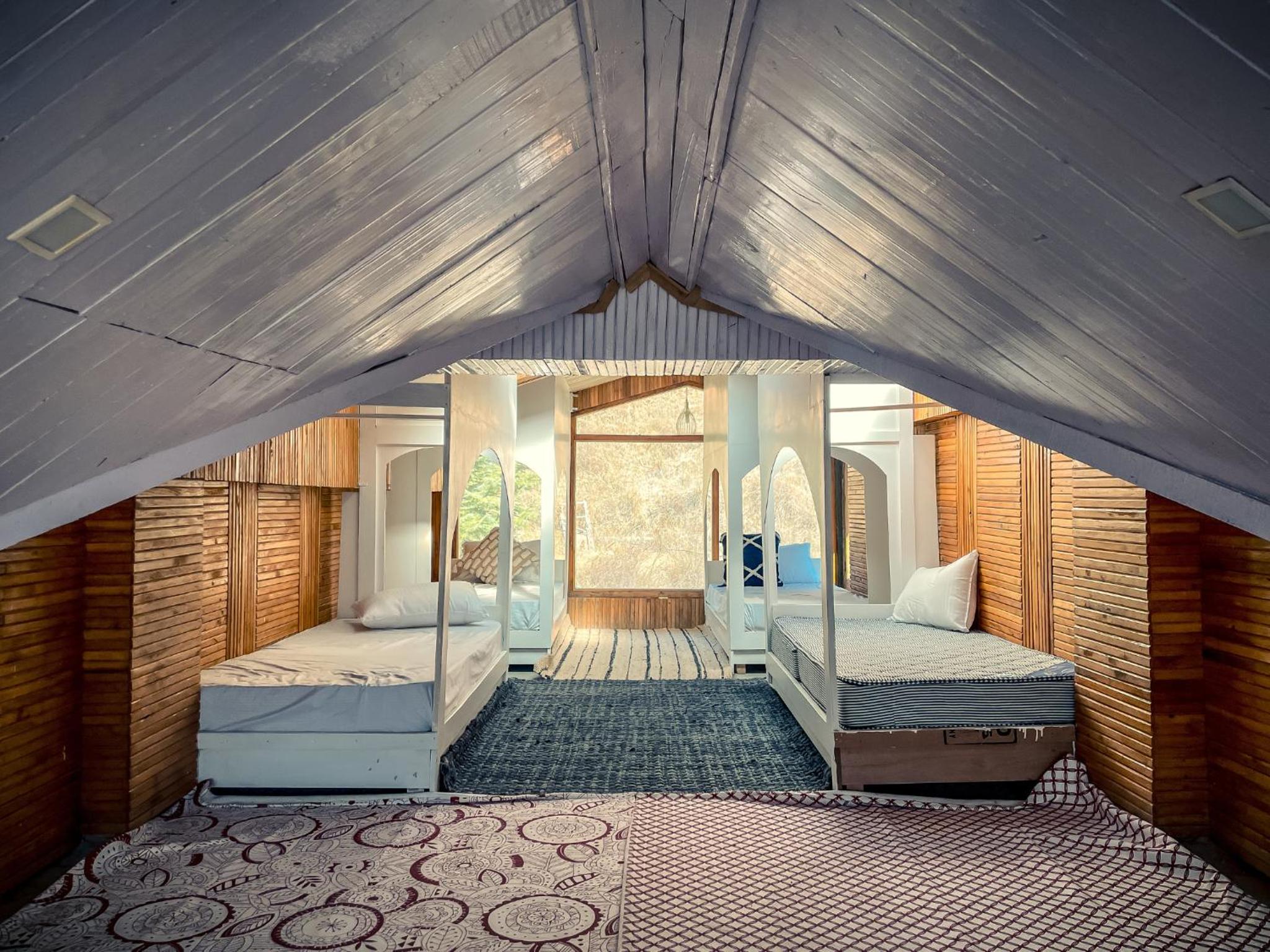Bed in 10-Bed Mixed Dormitory Room photo 3