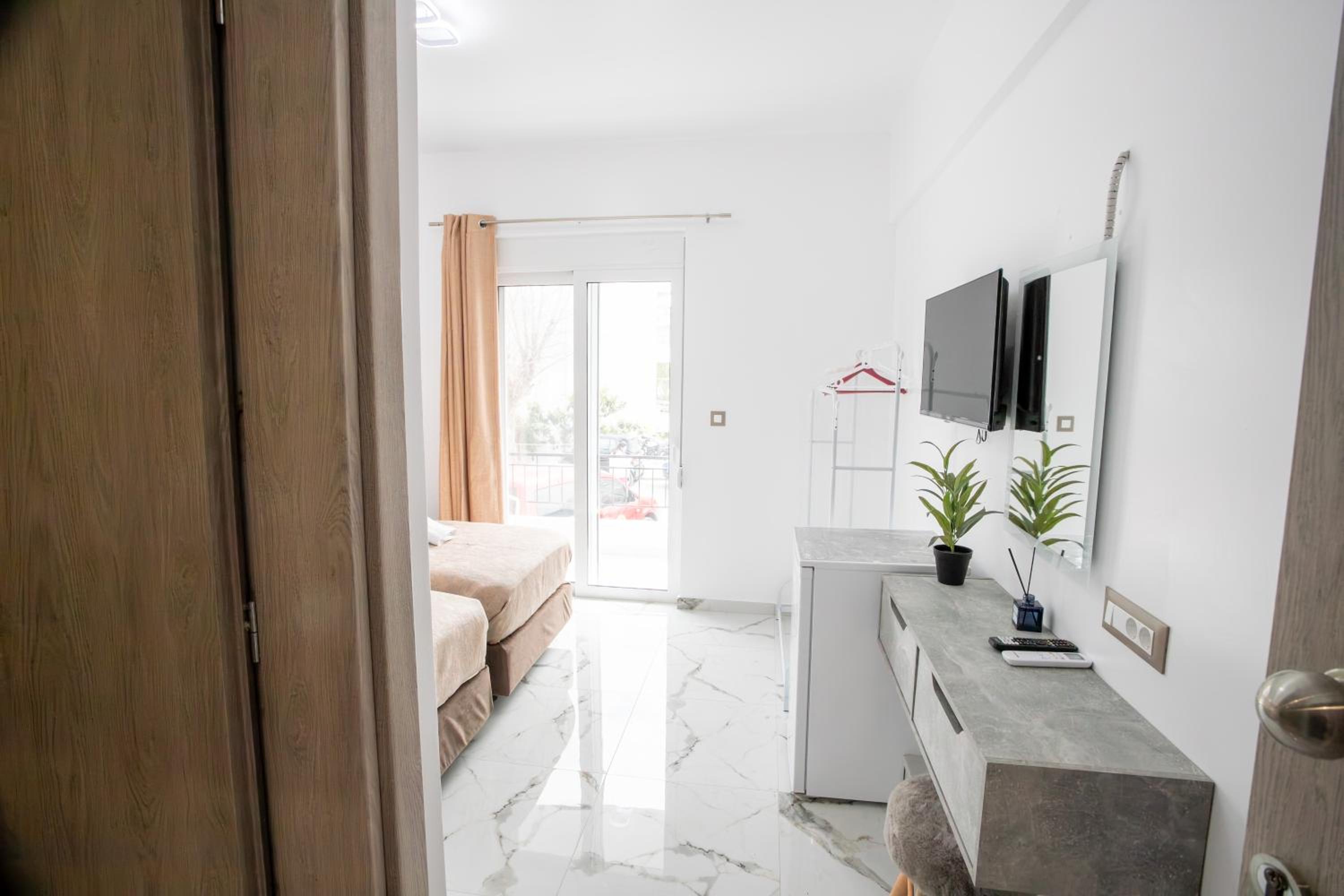 Budget Double Room photo 2
