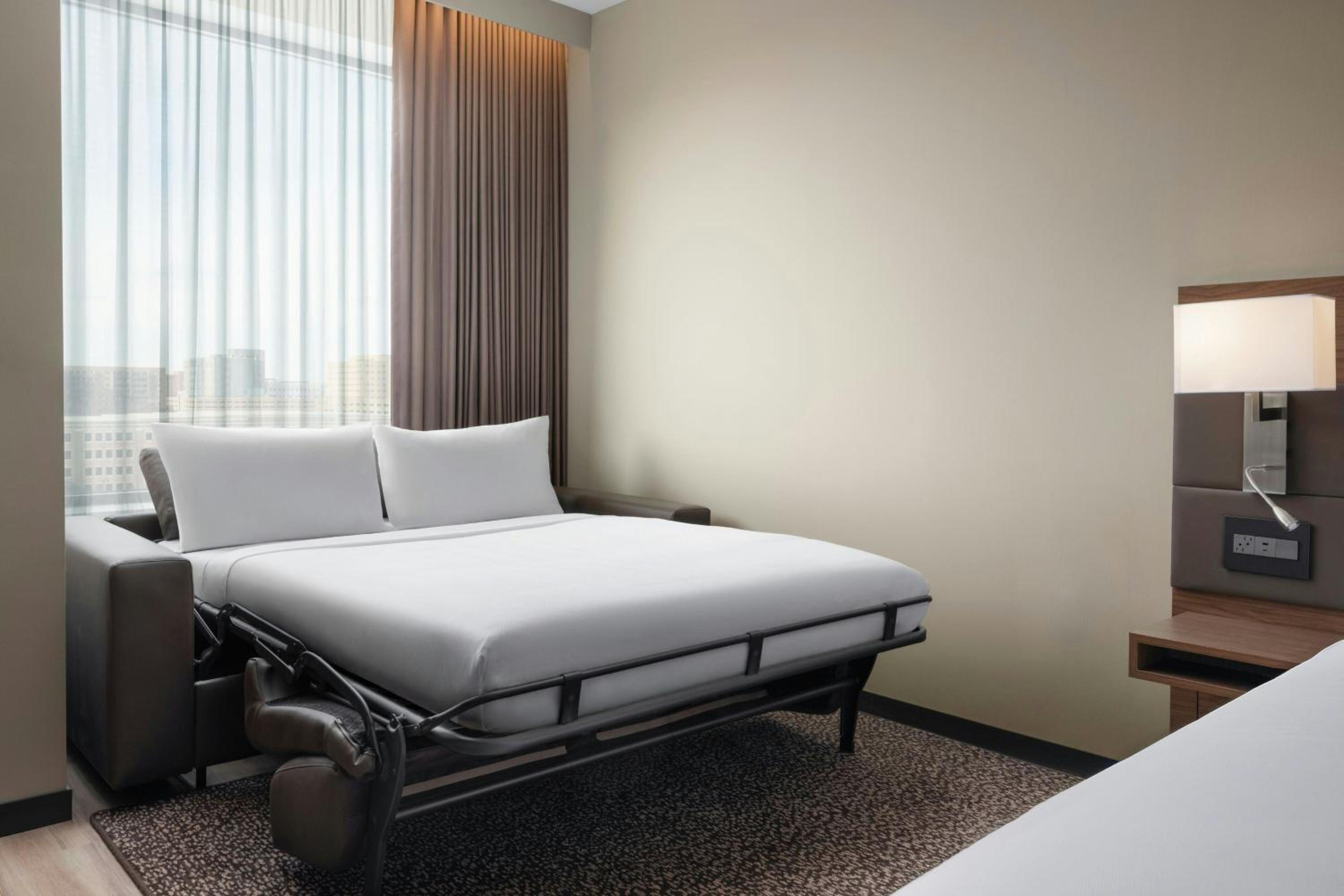 Deluxe King Room with Sofa Bed and City View - Photo 2